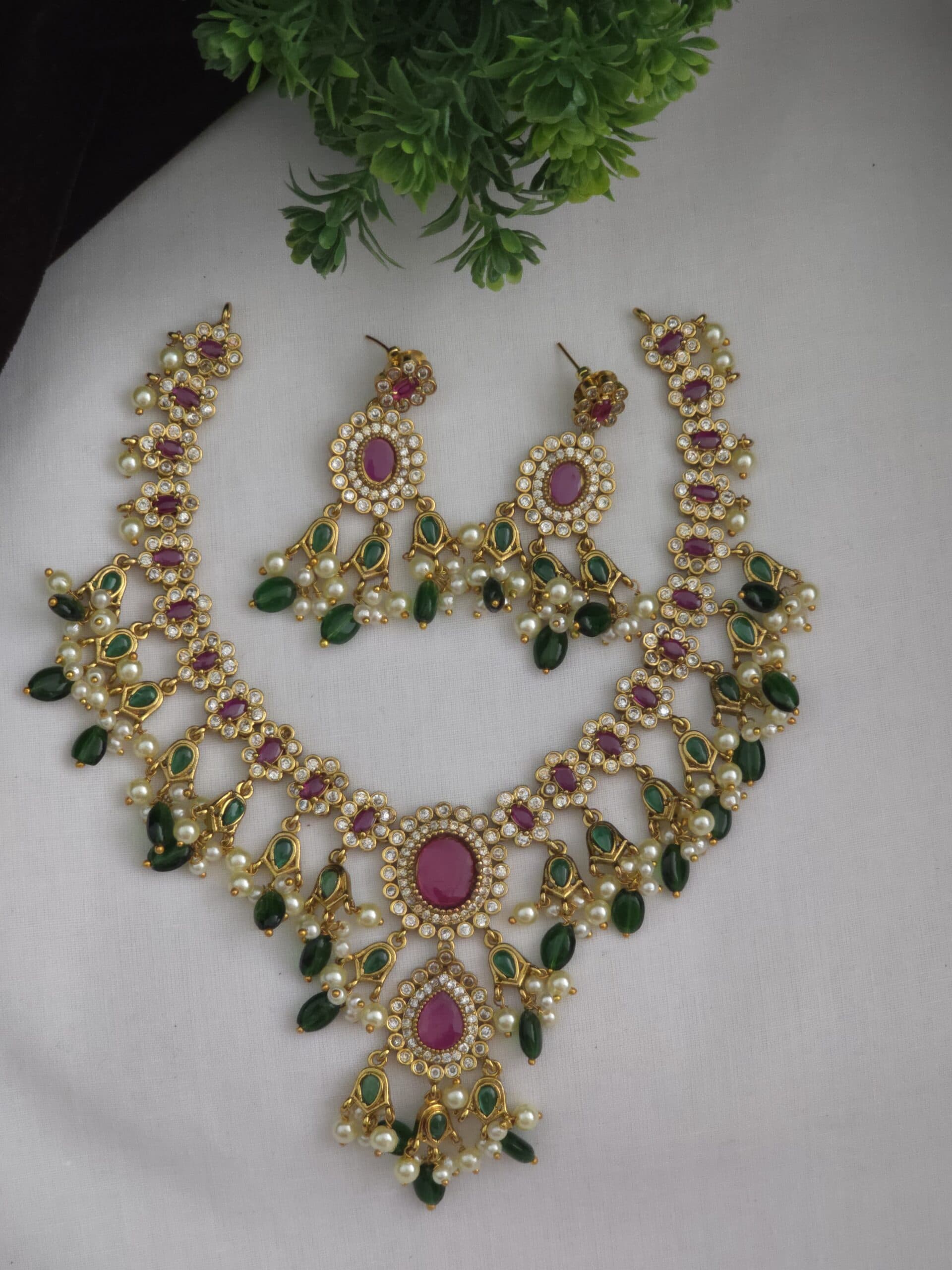 Premium ad emarald necklace