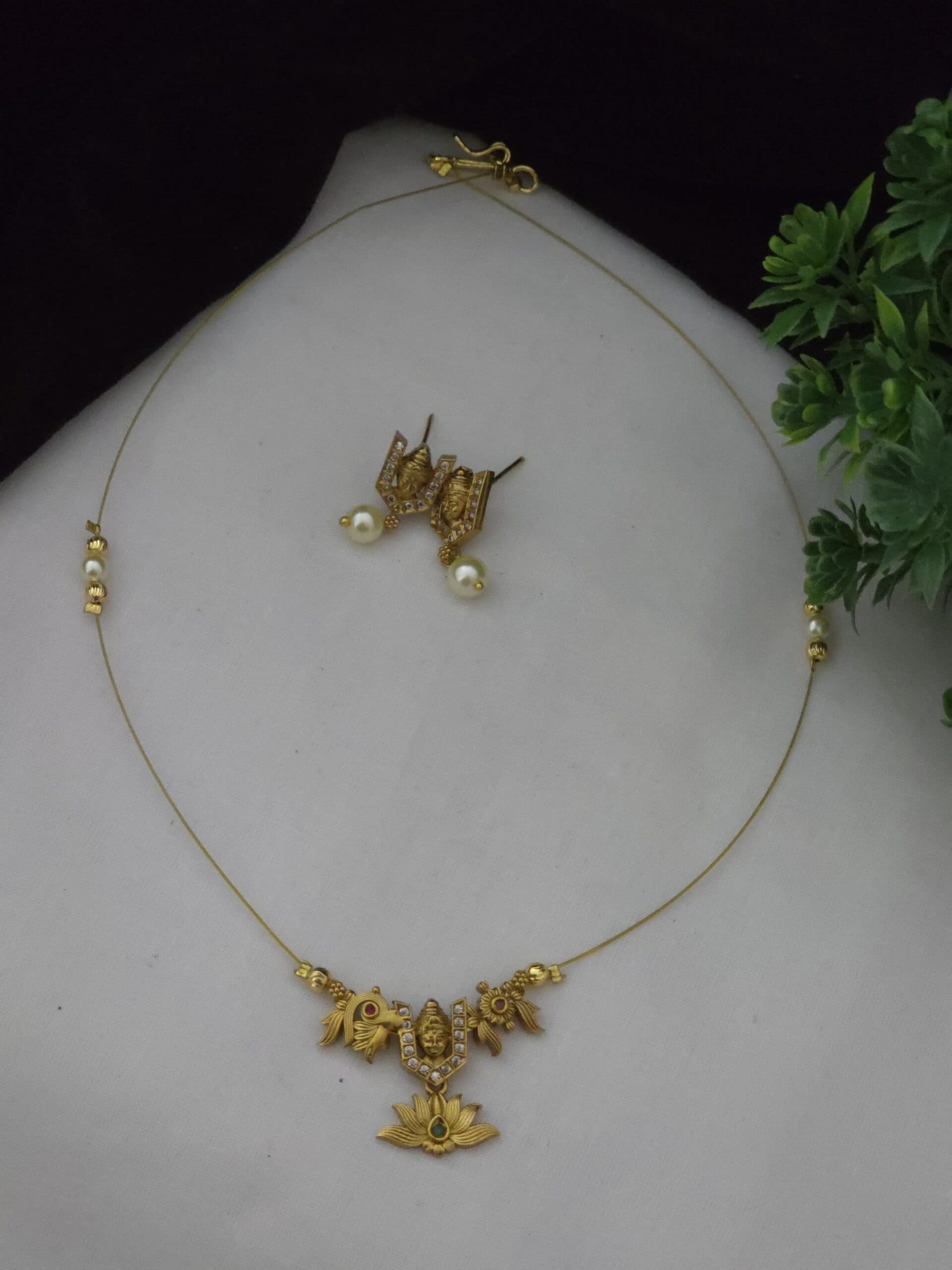 Premium invisible matt necklace with stud