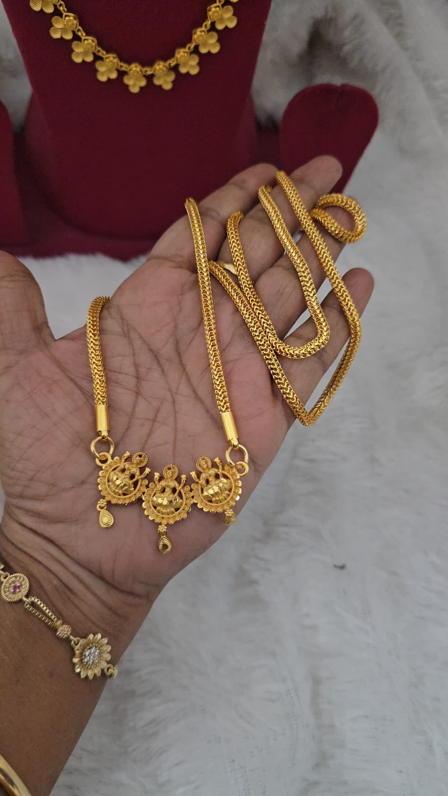 Premium foaming 28 inch lakshmi dollar chain