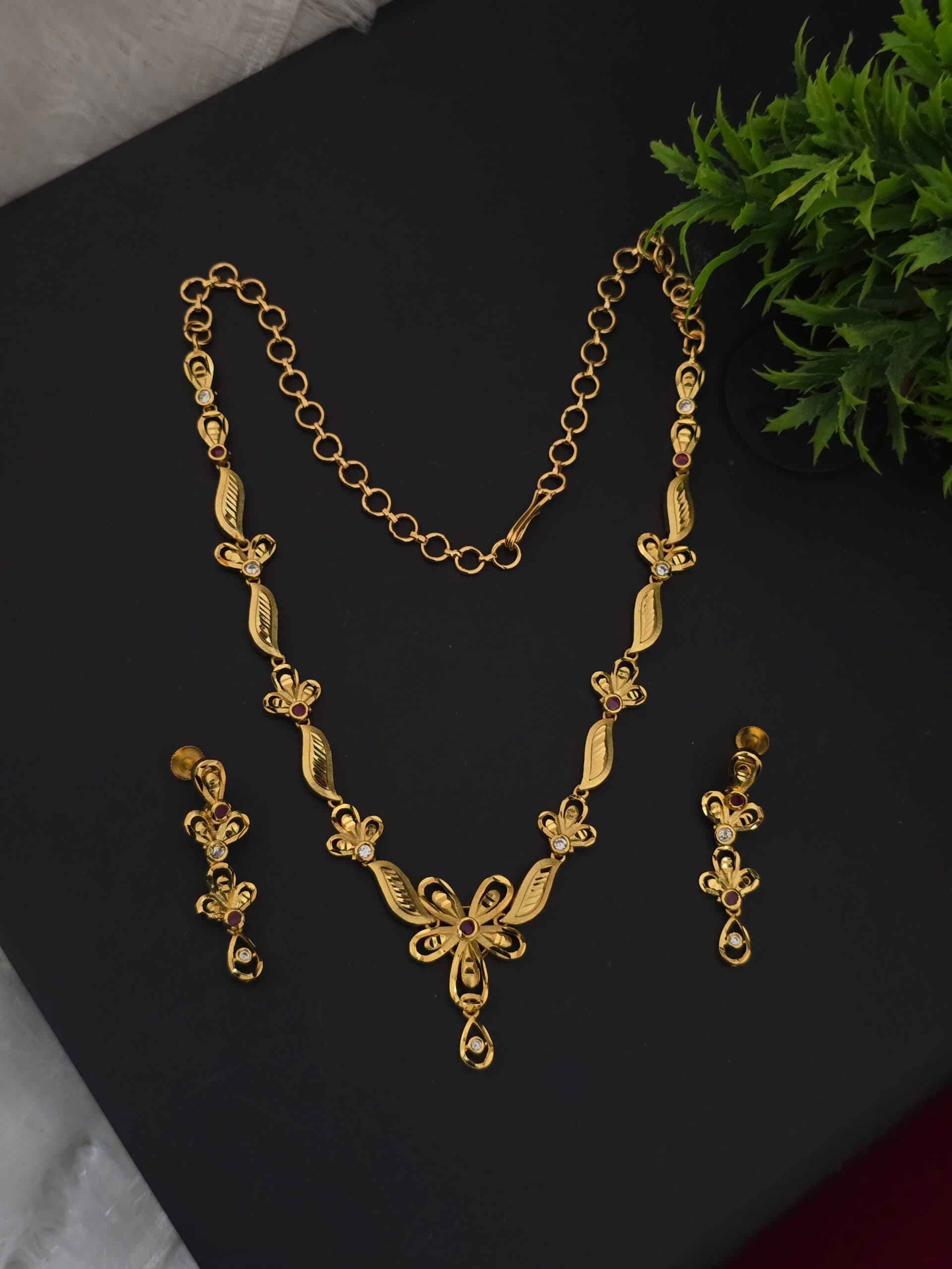 Premium foaming Ad stone flower necklace