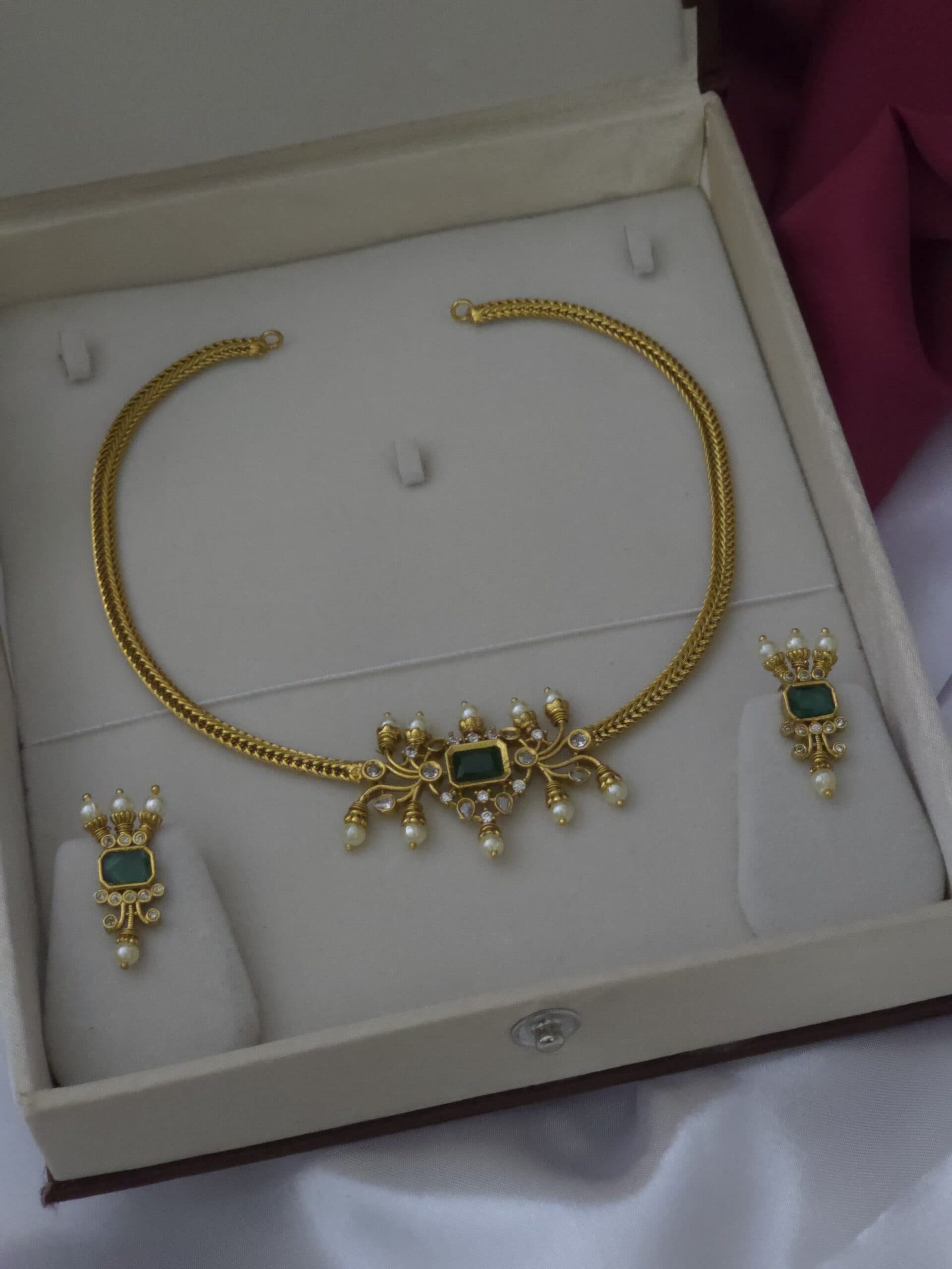 Premium Matt Hasli Necklace with emerald