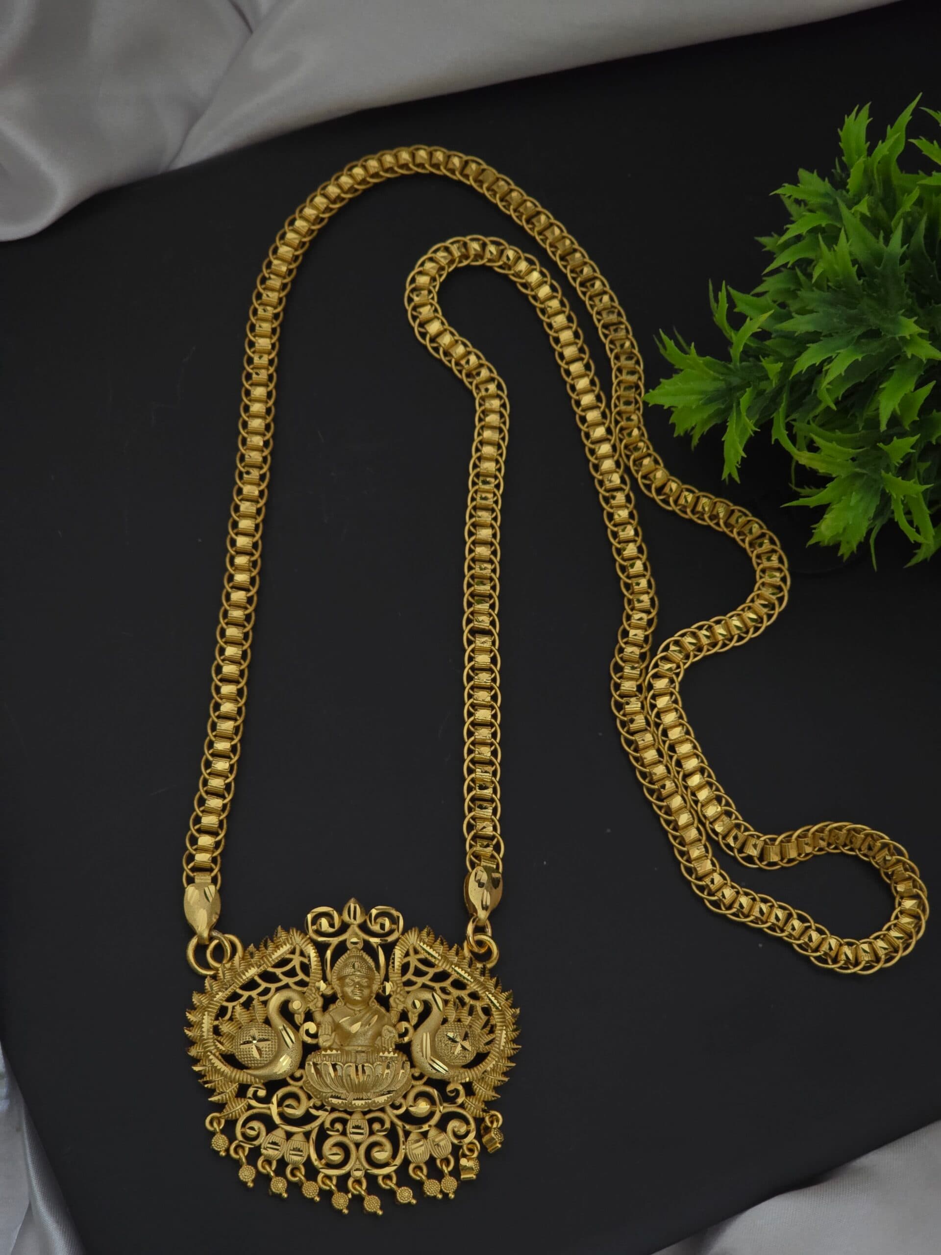 Premium foaming 32 inch lakshmi dollar chain