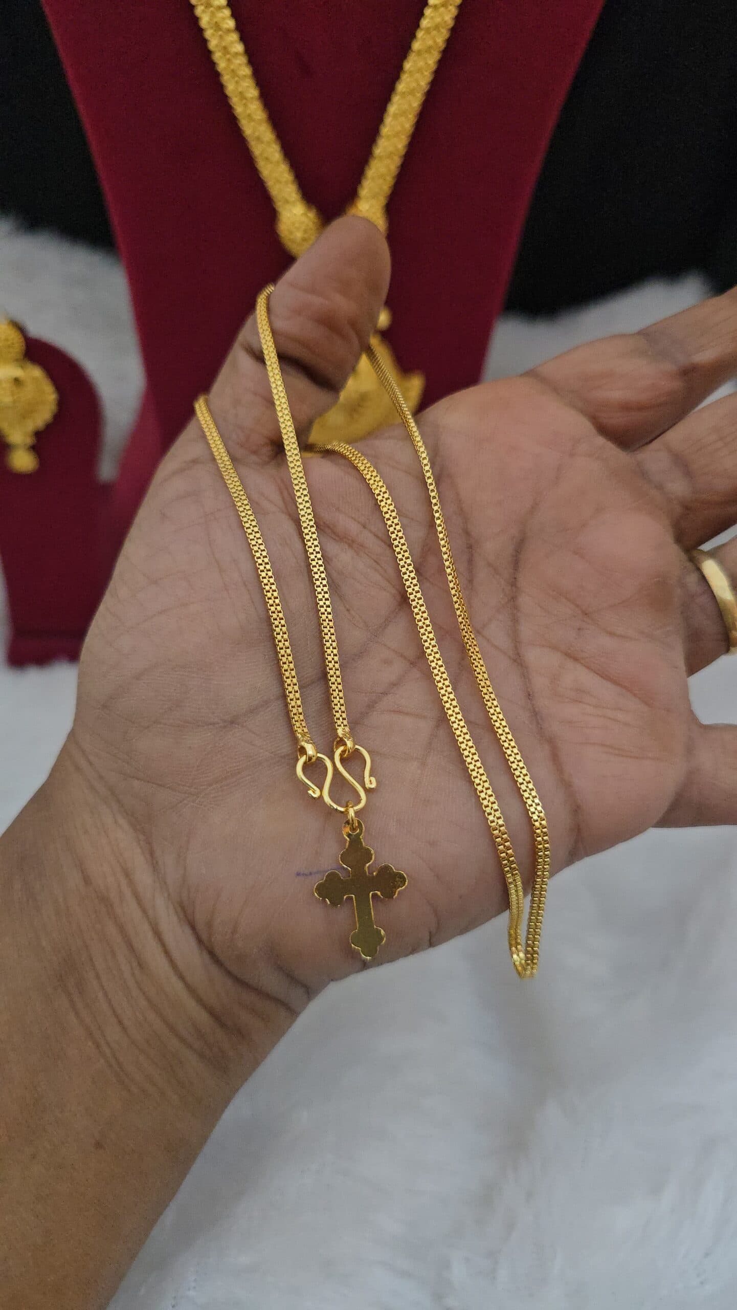 Premium foaming 18 inch one day offer cross dollar chain
