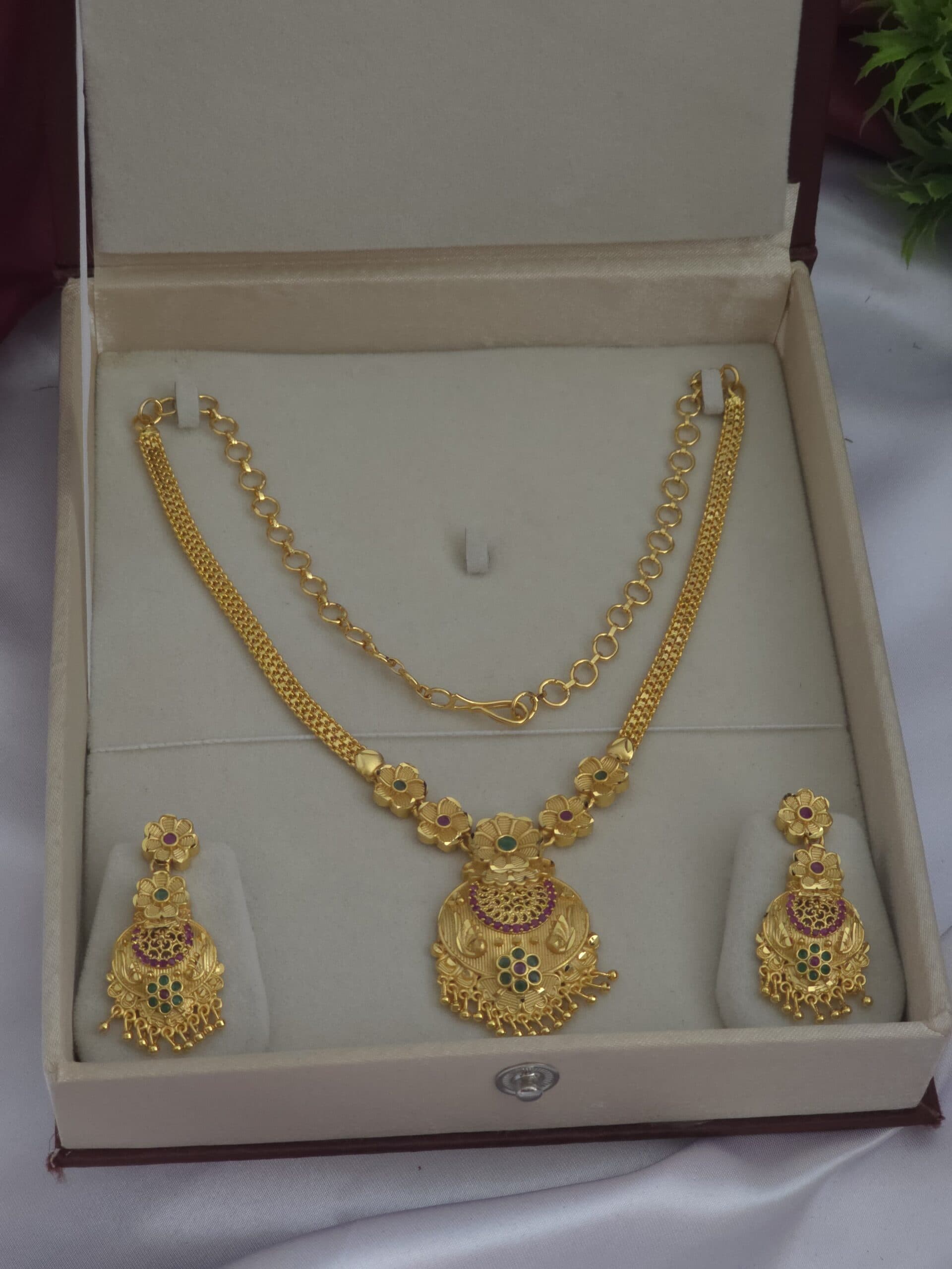 Foaming necklace