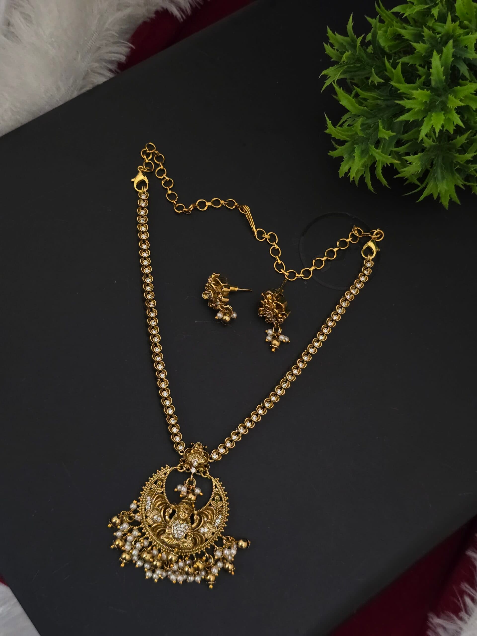Premium matt stone necklace with earings
