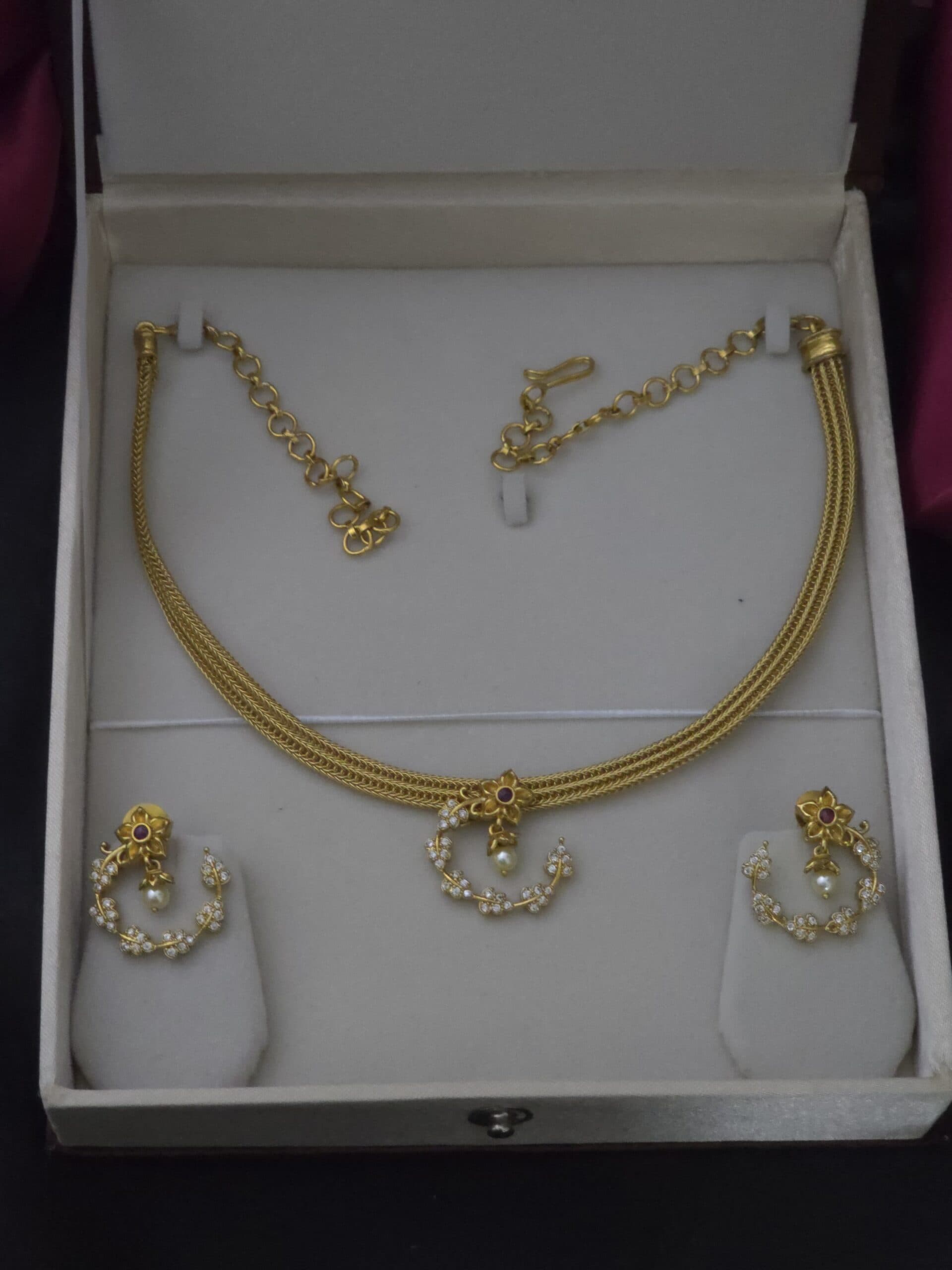 Thick line locket chain