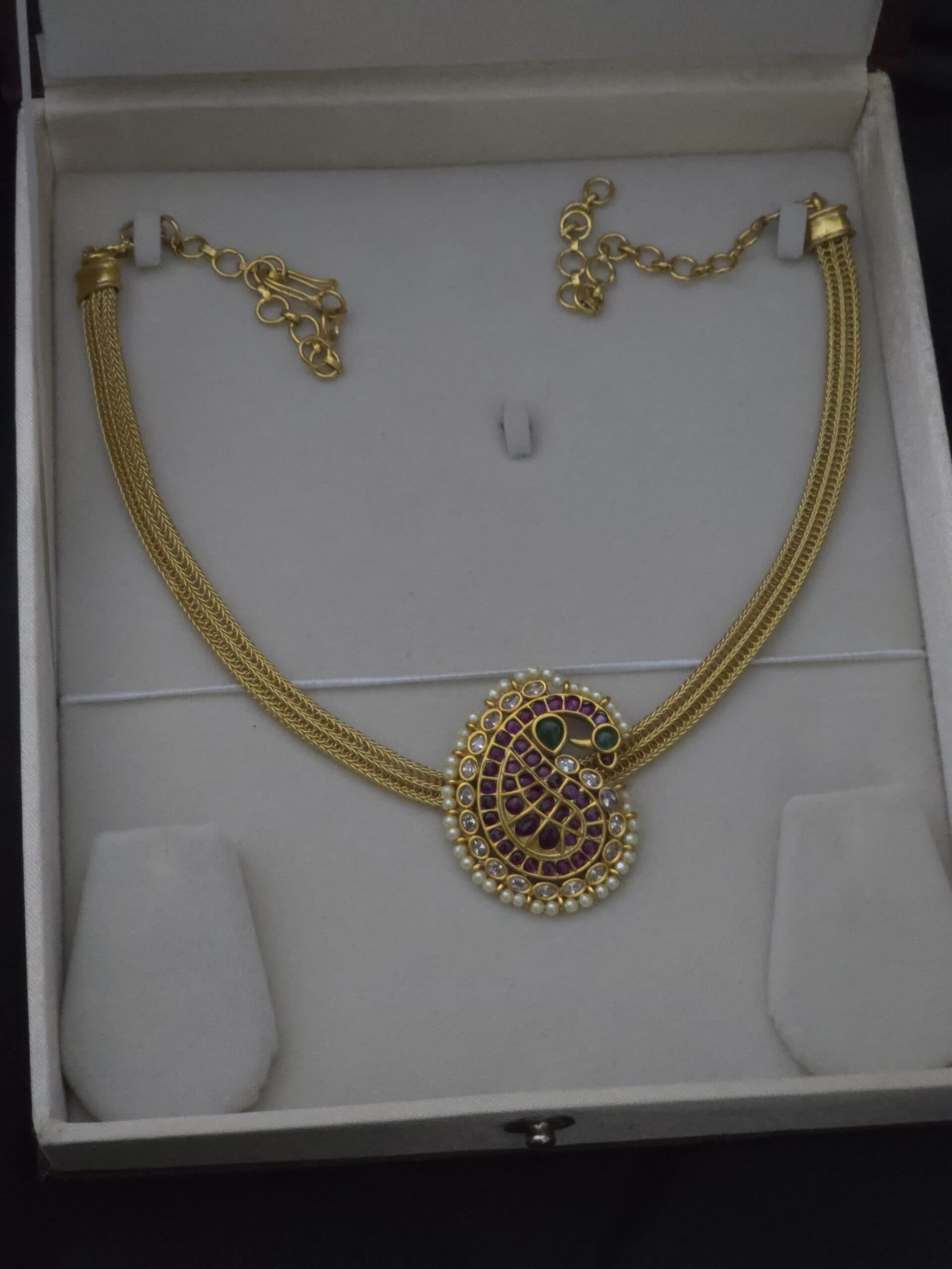 Thick line locket chain kemp stone