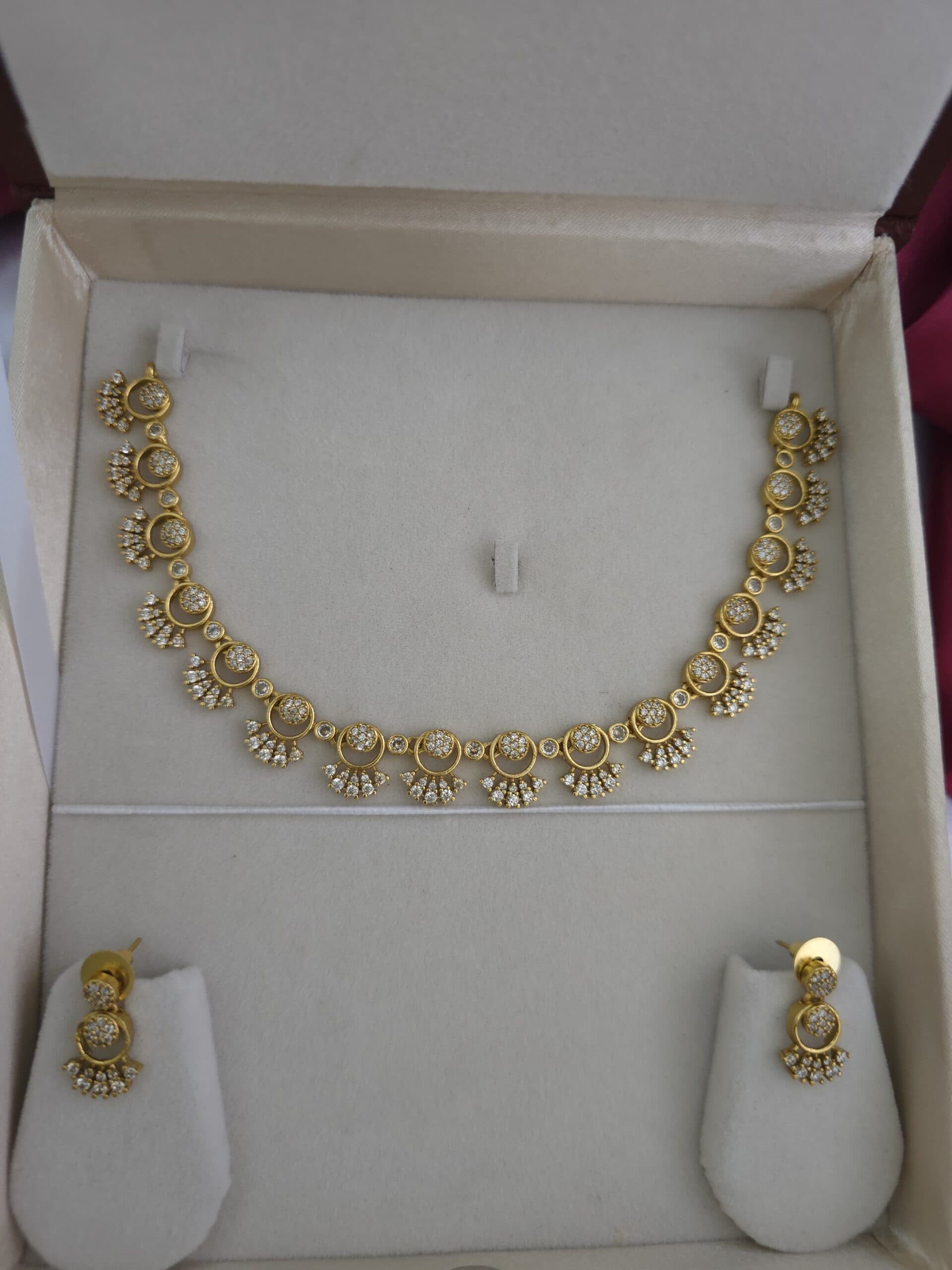 Ad premium necklace
