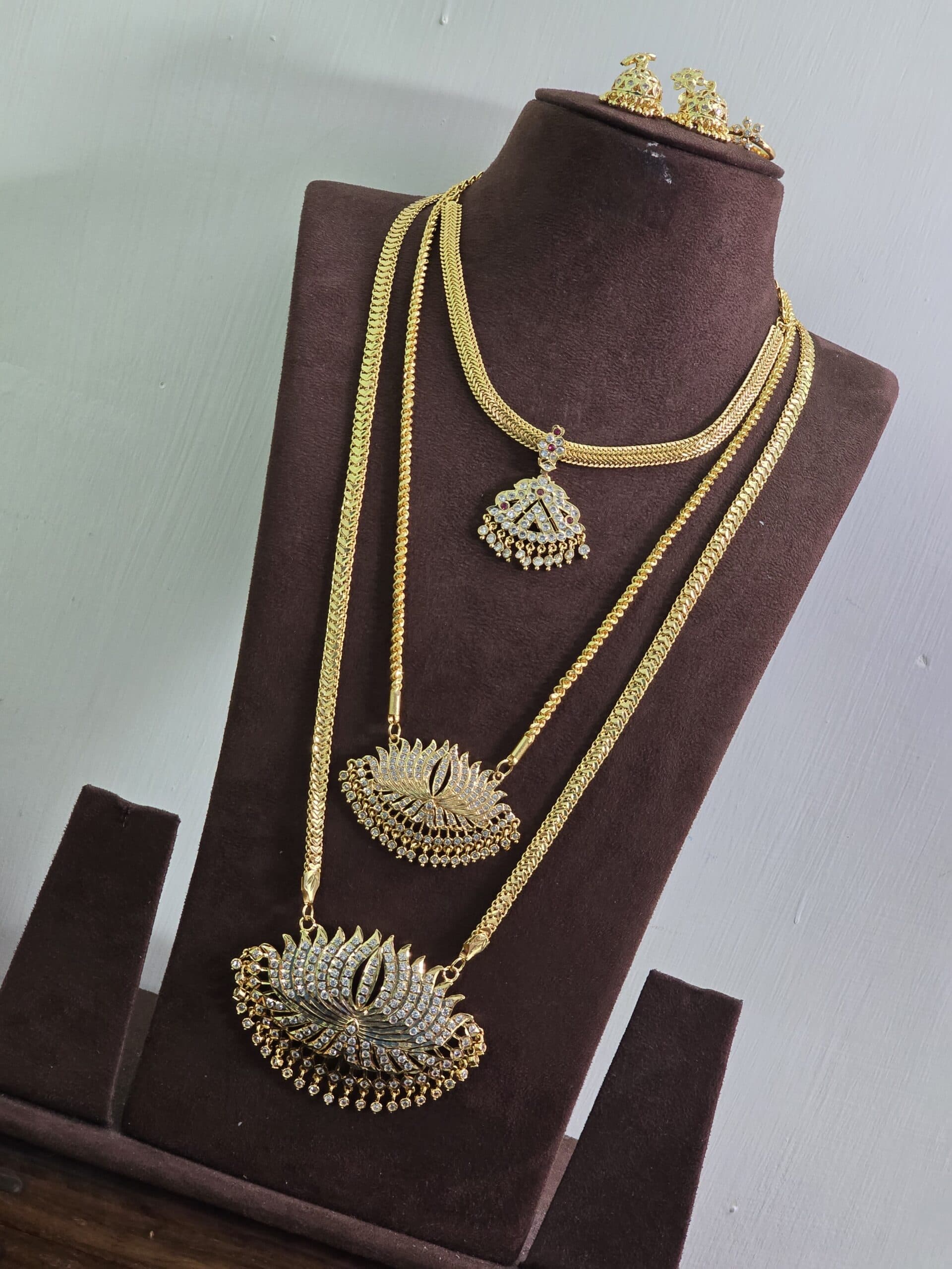 Five Metal White Lotus Combo Jewellery