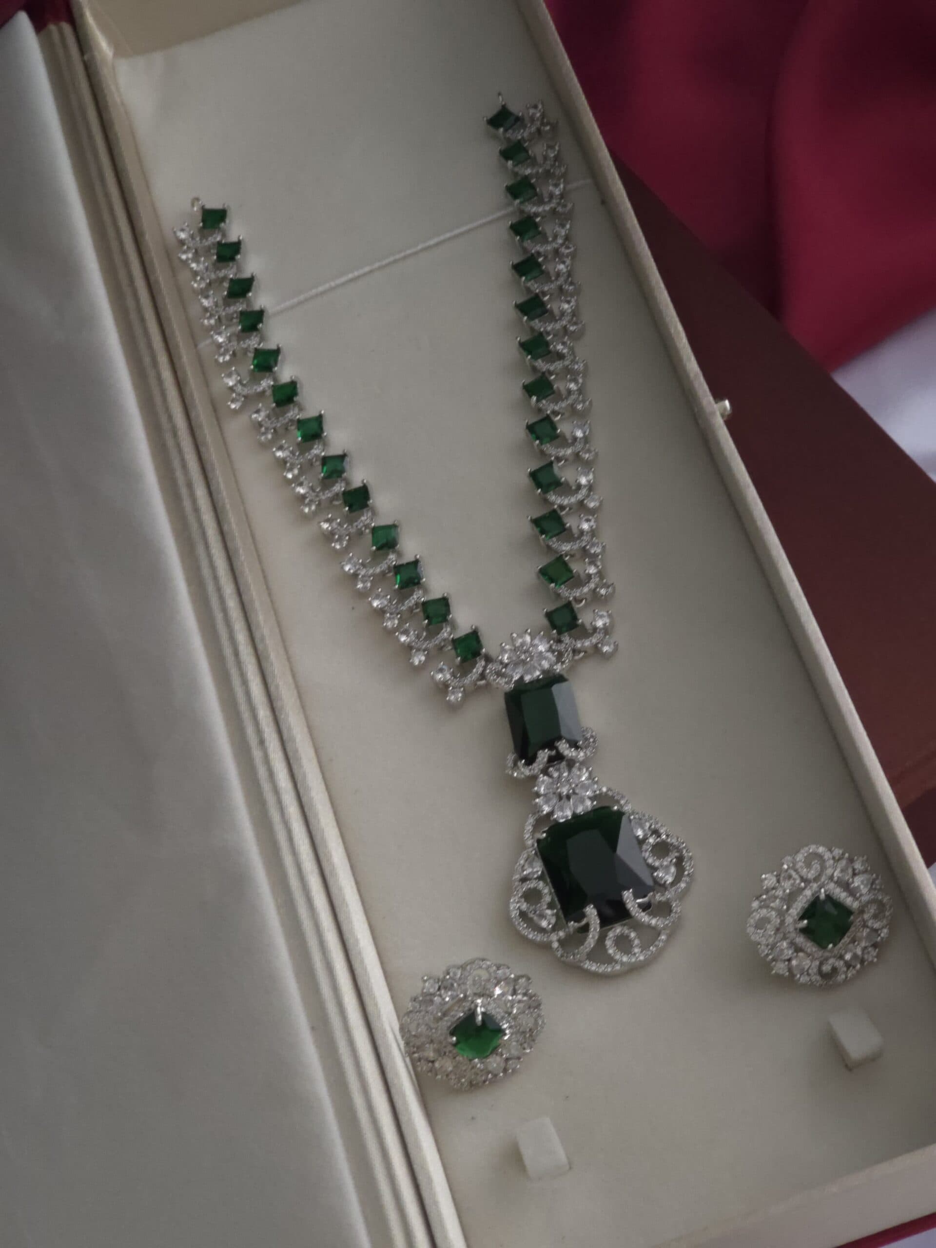 AD celebrity Necklace