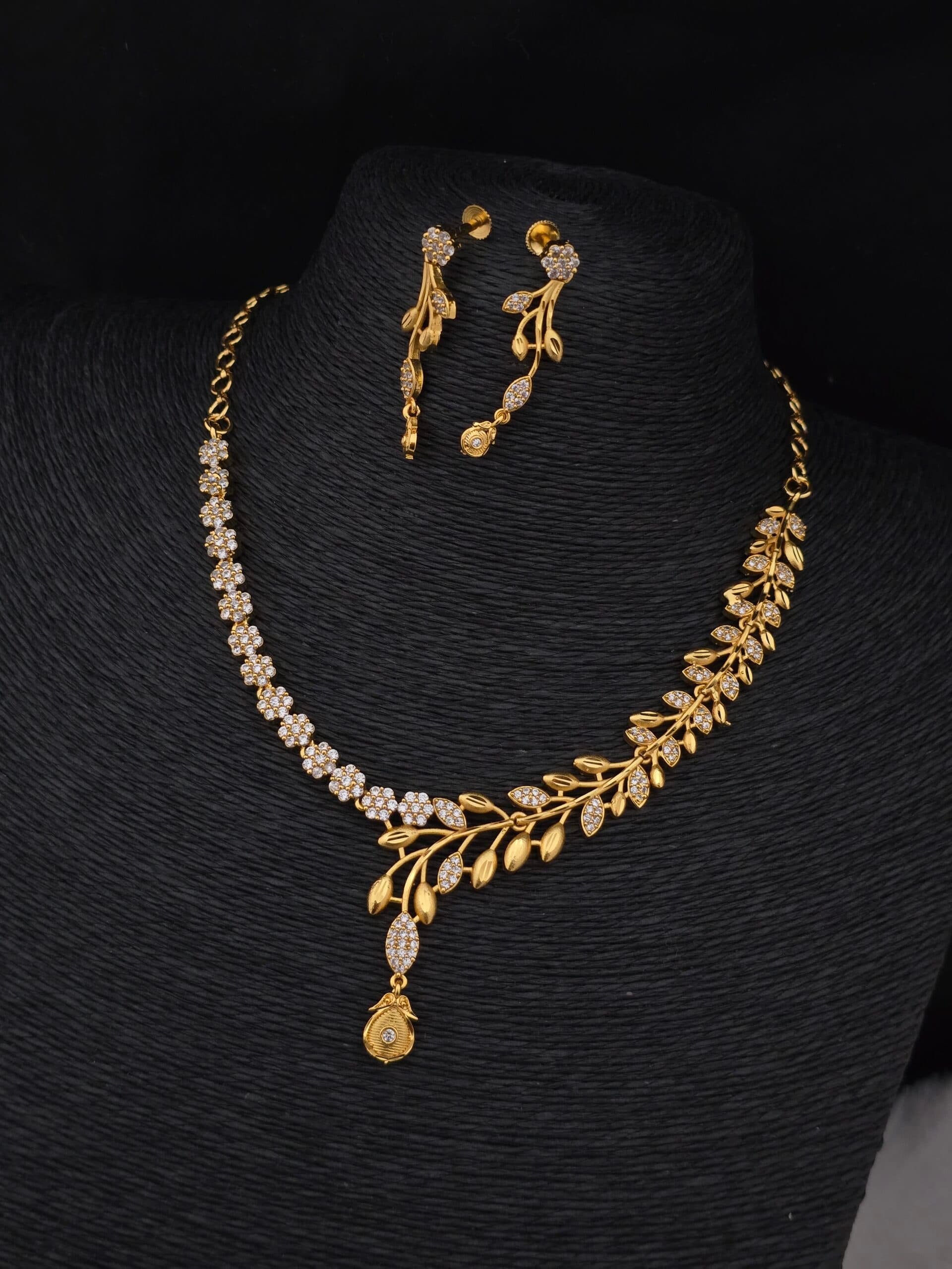 Premium foaming ad stone leaf necklace with earings