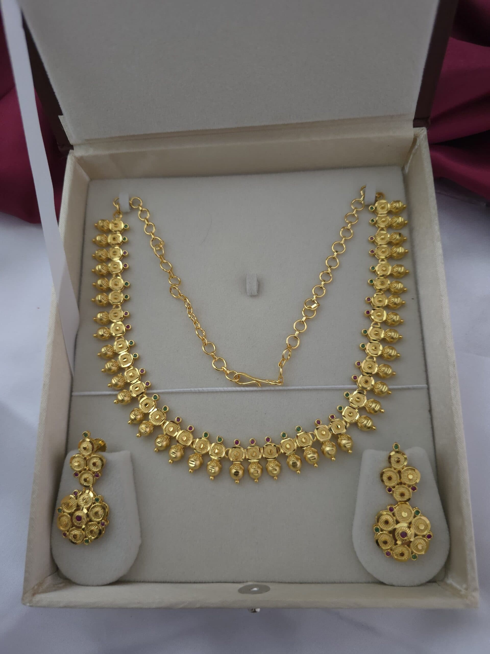 Foaming necklace