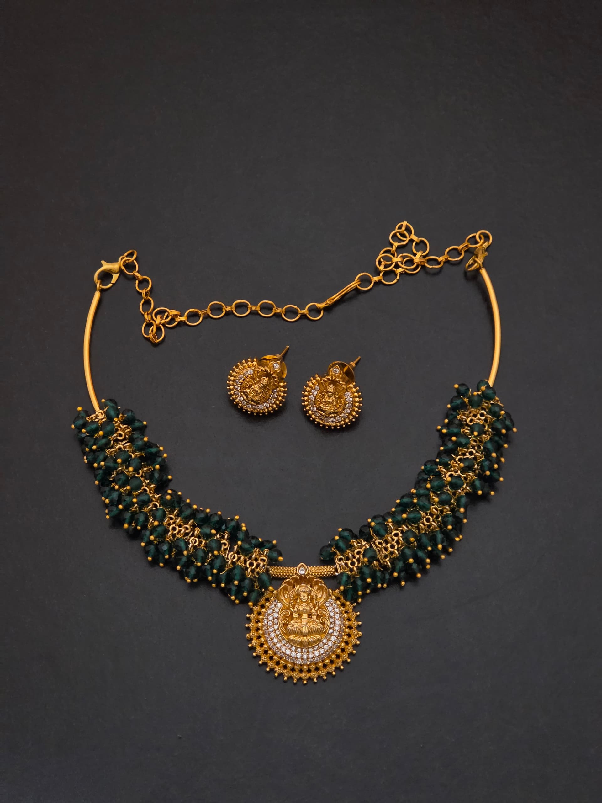 Premium quality antique necklace comes with emerald beads with stud