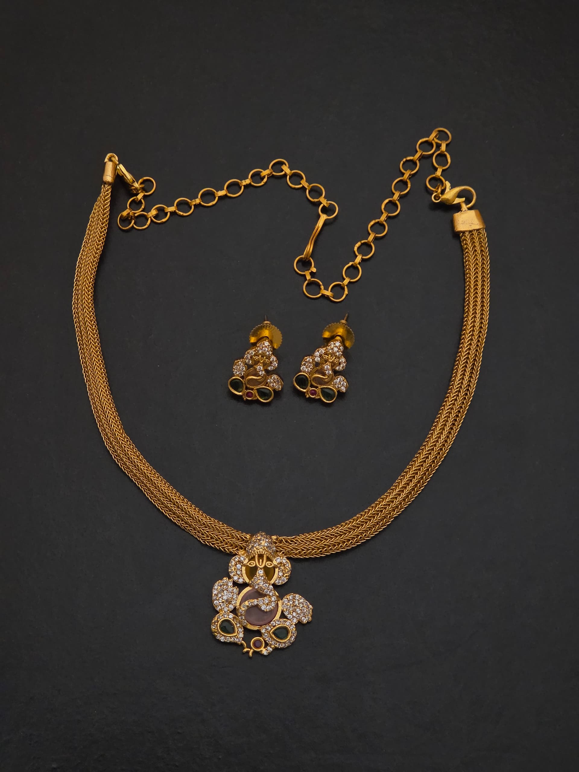 Premium quality antique necklace comes with lord vinayagar with stud