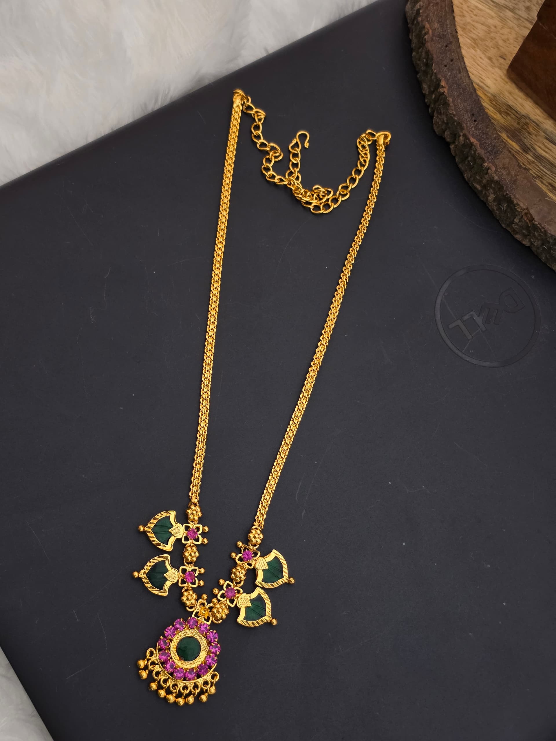 Premium foaming palak necklace