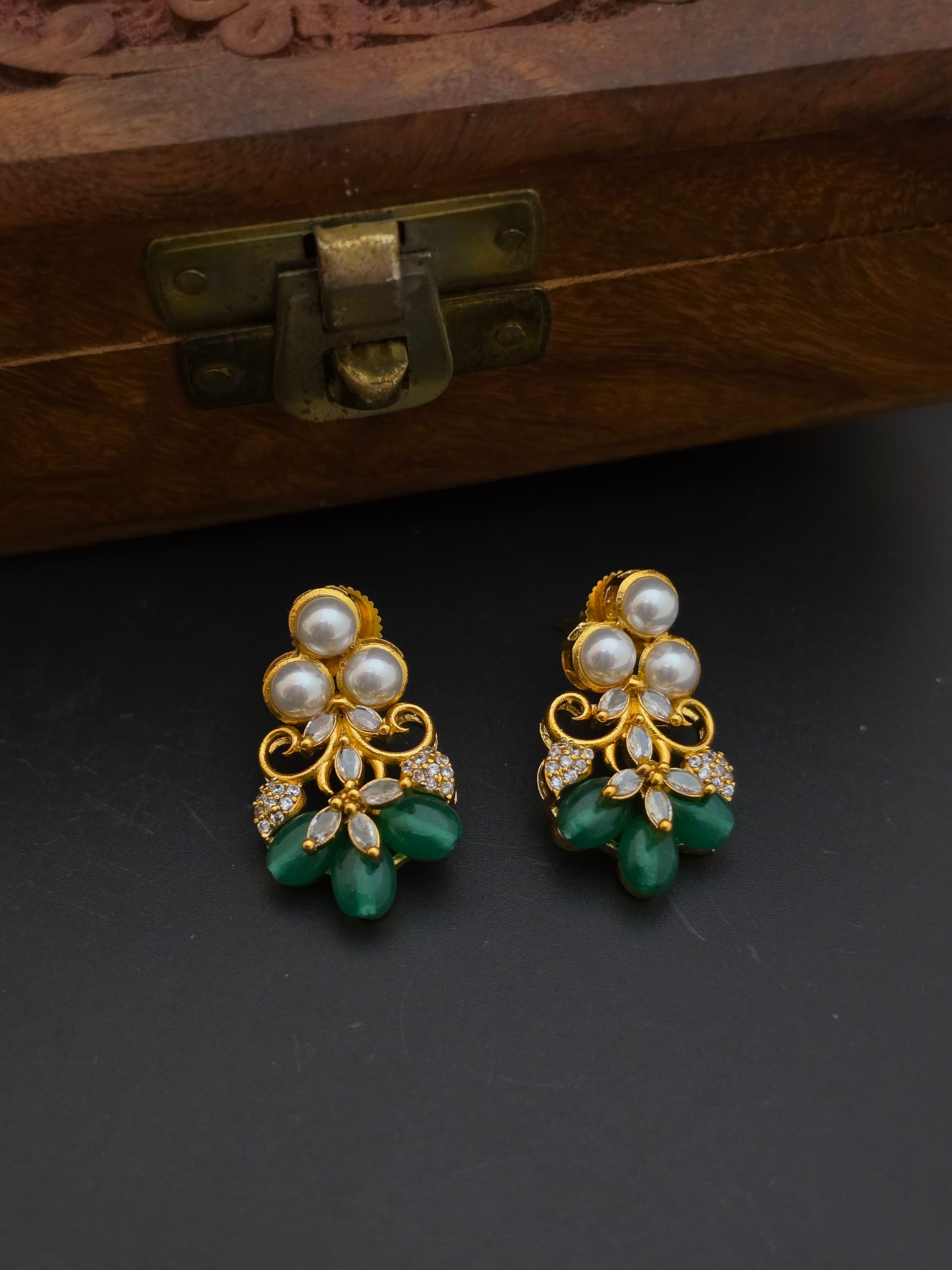 Premium foaming pearl drops earings