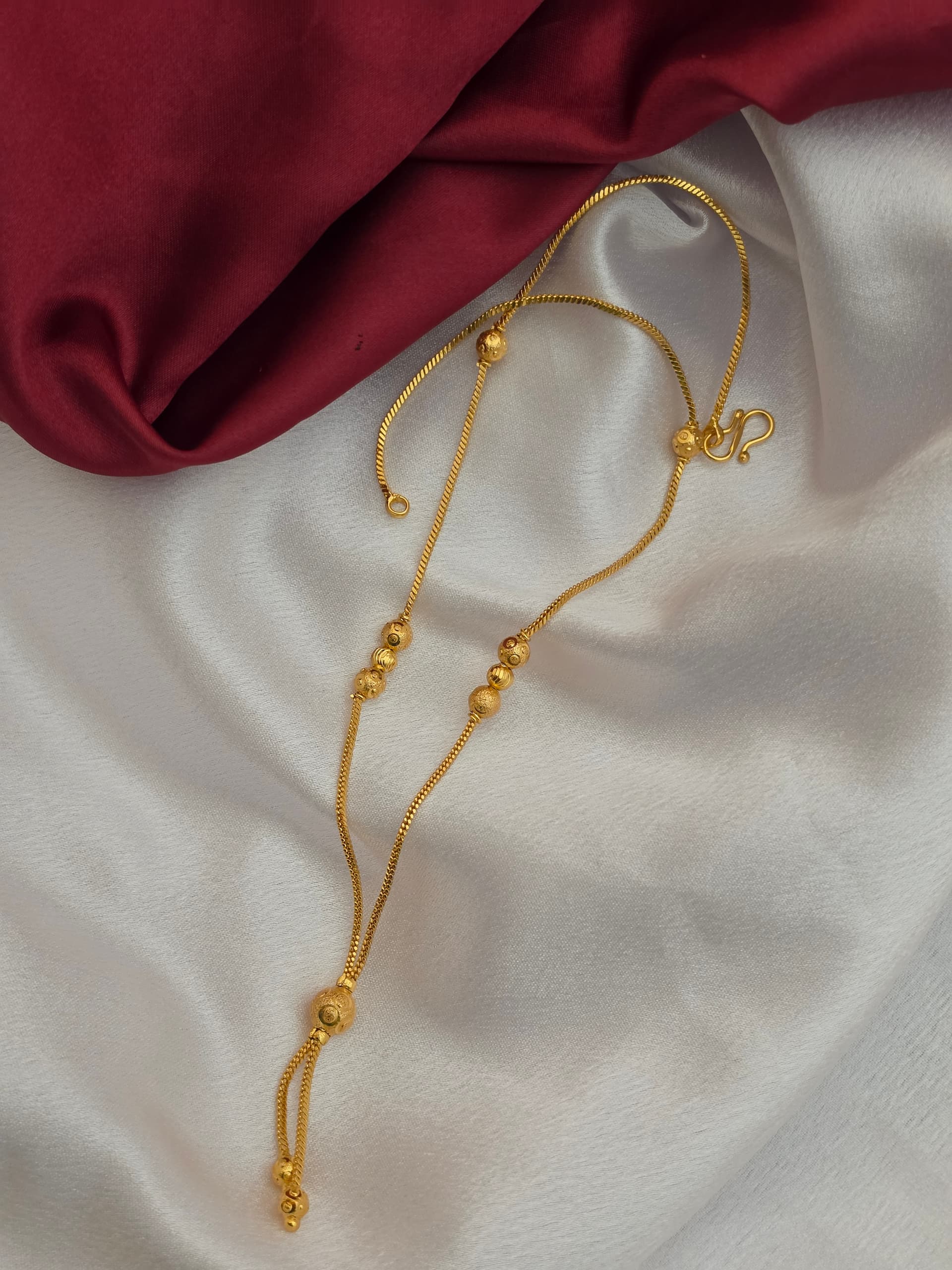 Premium foaming ball necklace