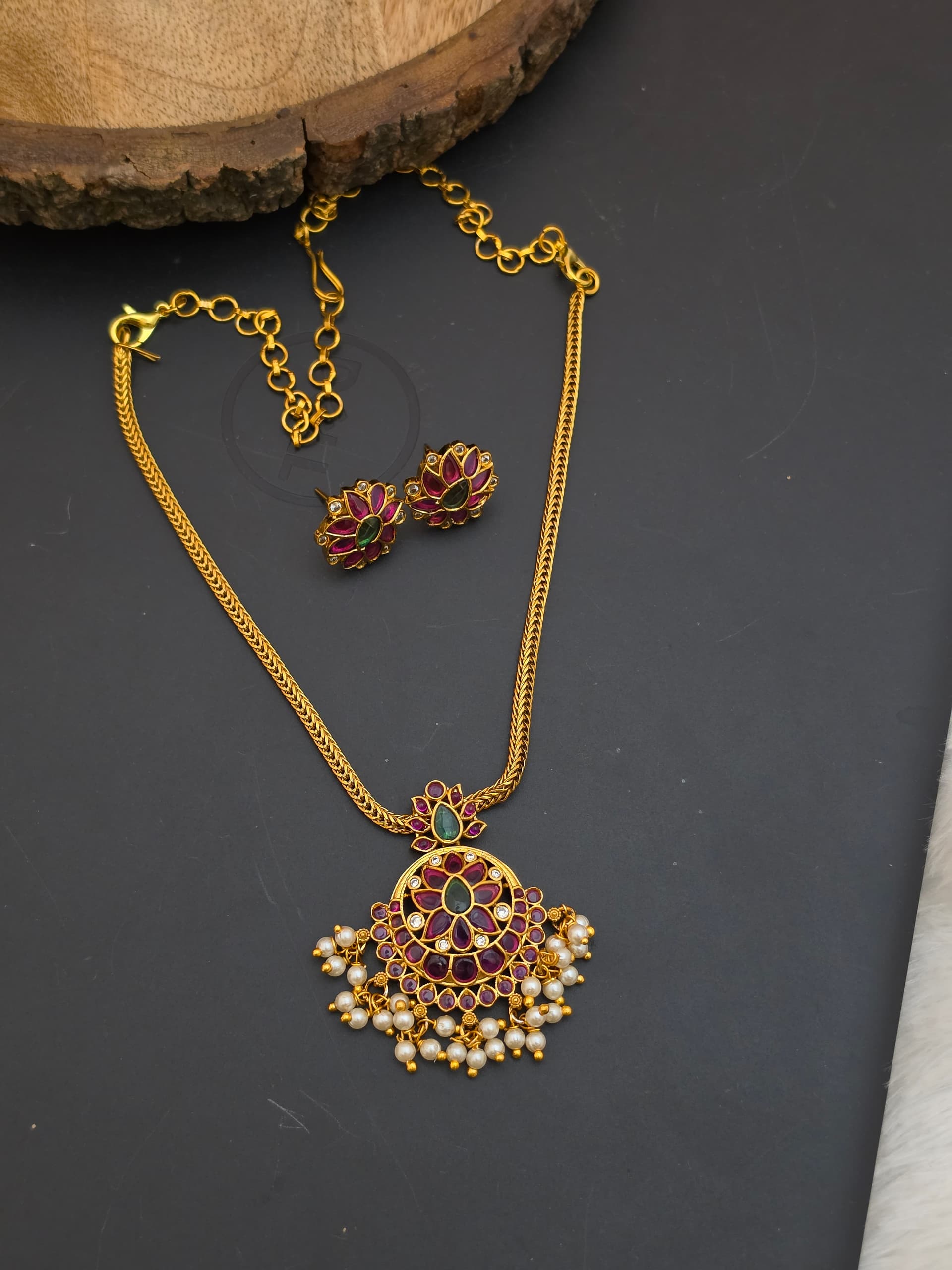 Premium matt ad stone necklace