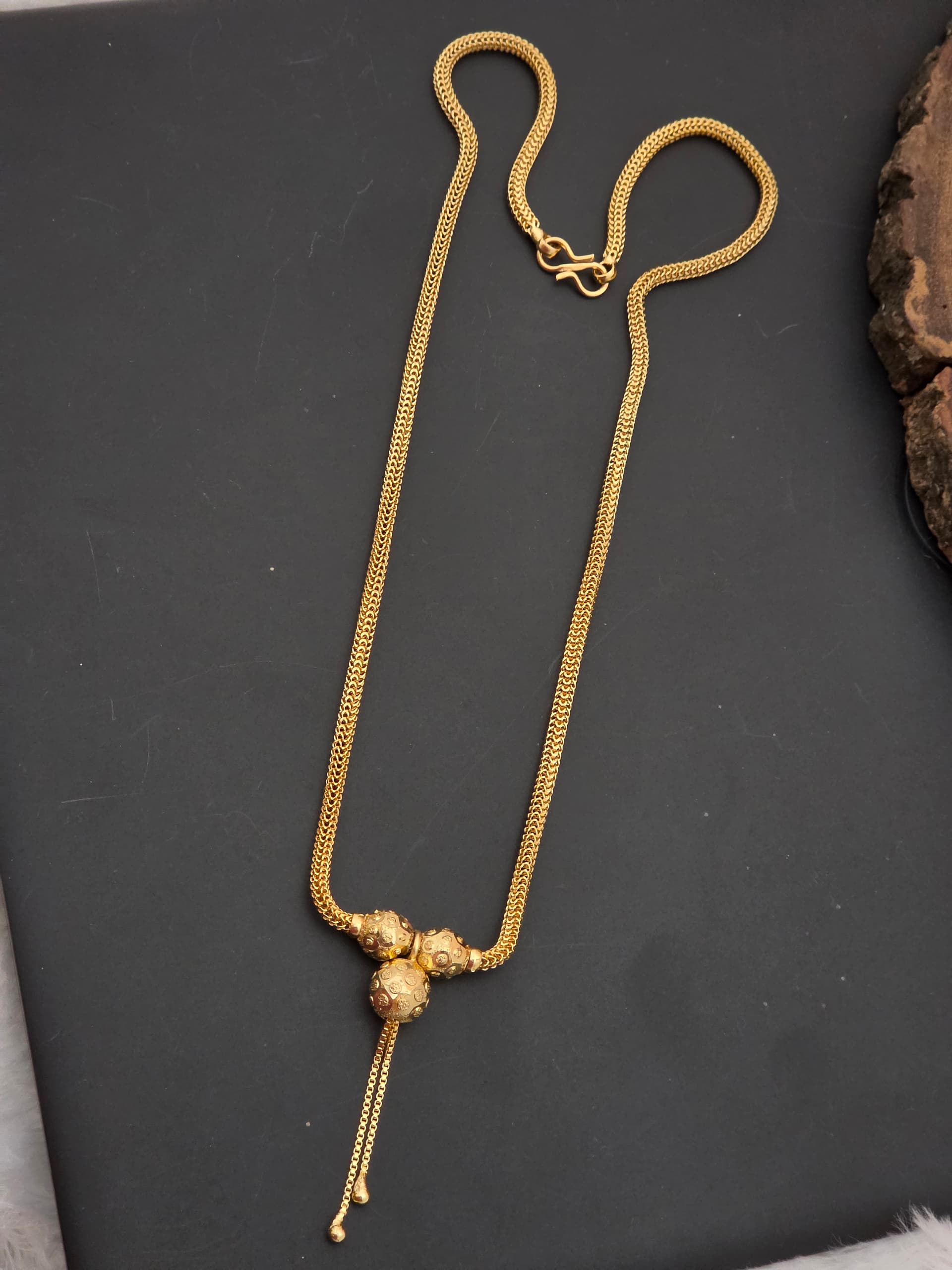 Premium foaming ball necklace