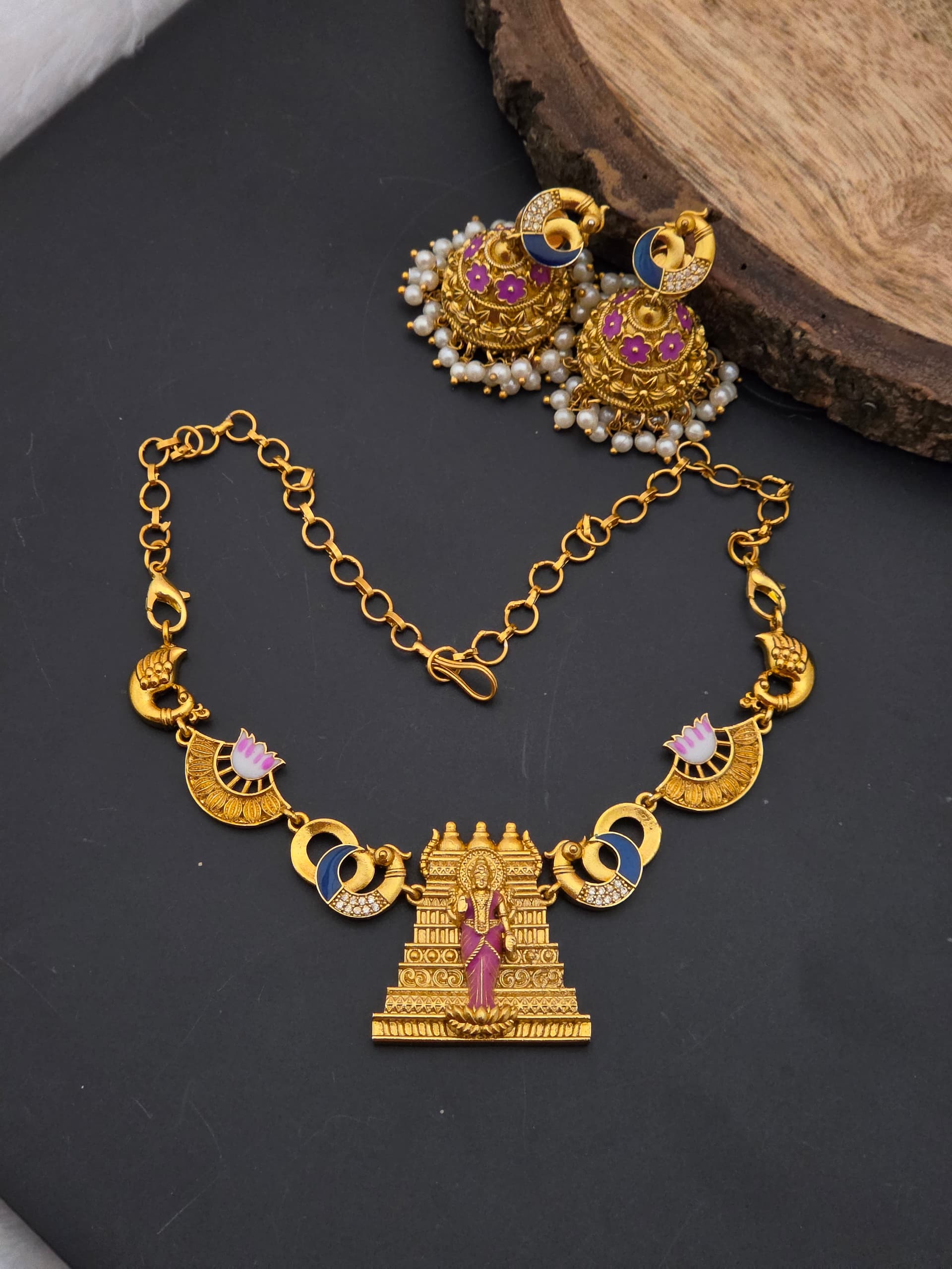 Premium foaming  enamel lakshmi necklace