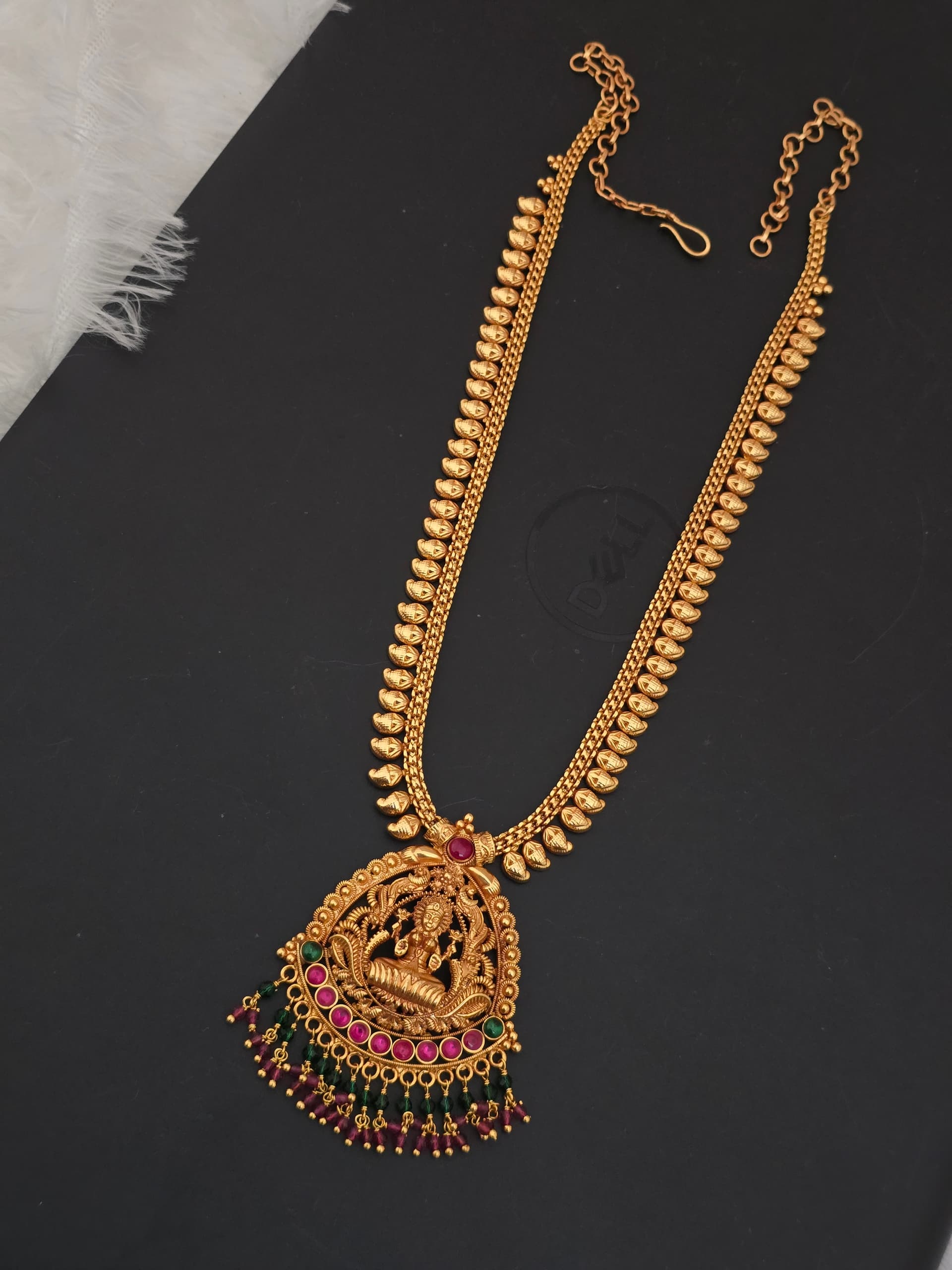 Premium foaming antique gold finish lakshmi necklace