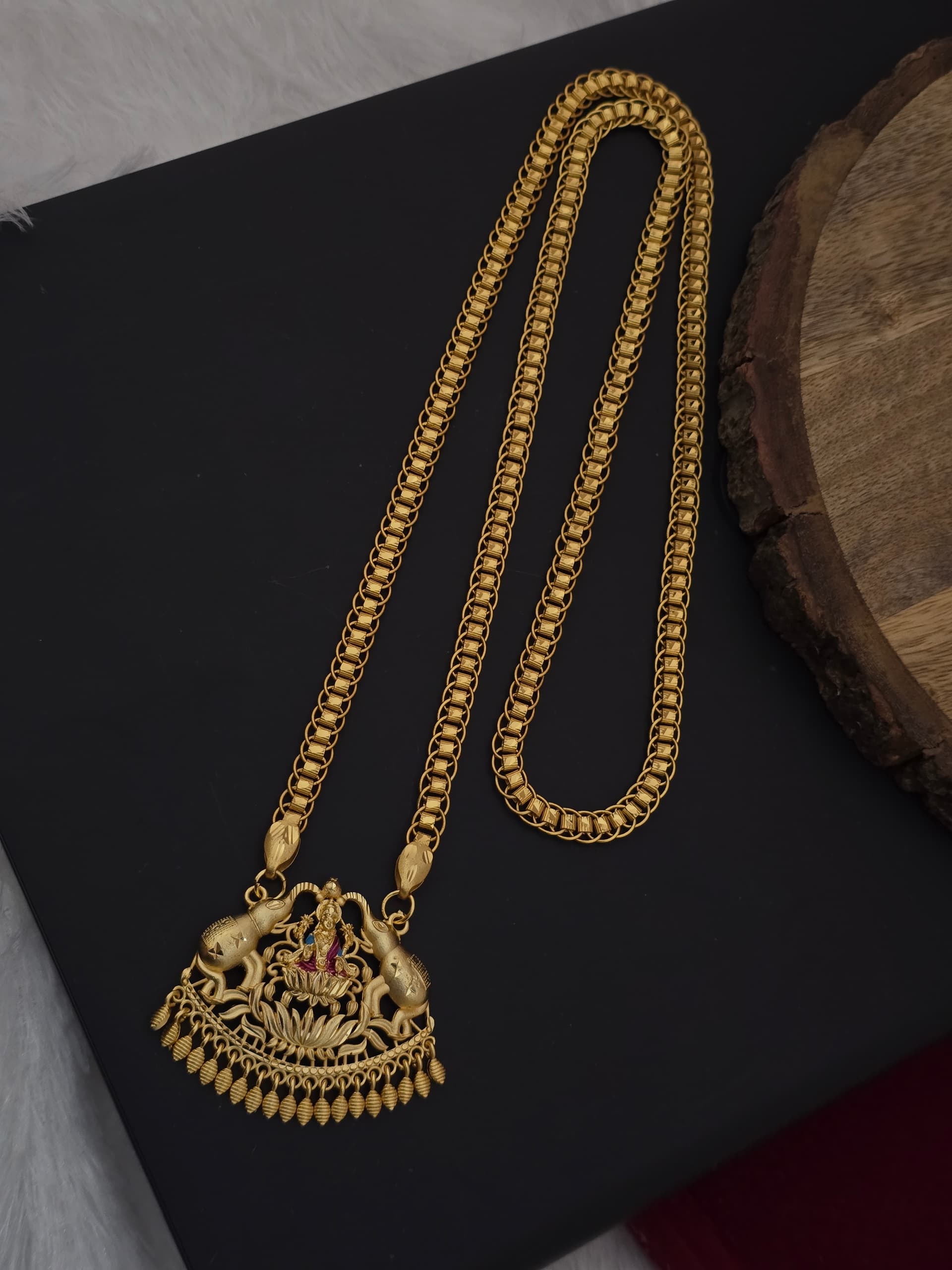 Premium foaming 32 inch lakshmi dollar chain