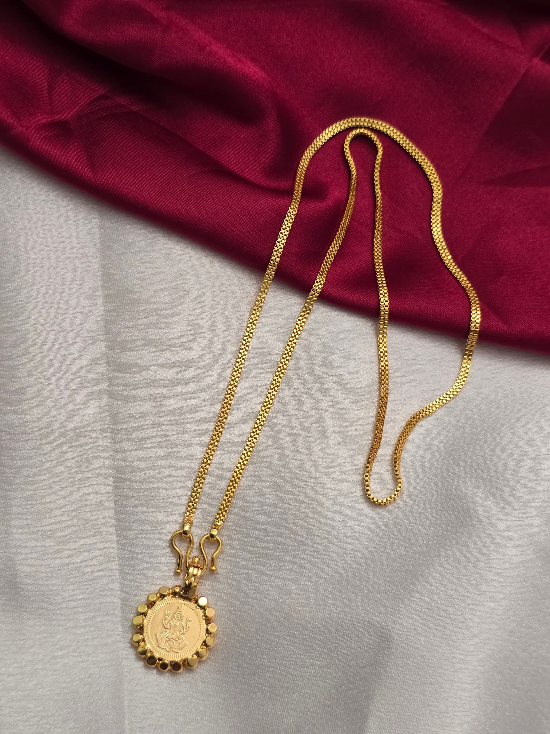 Premium foaming lakshmi coin dollar chain one day offer