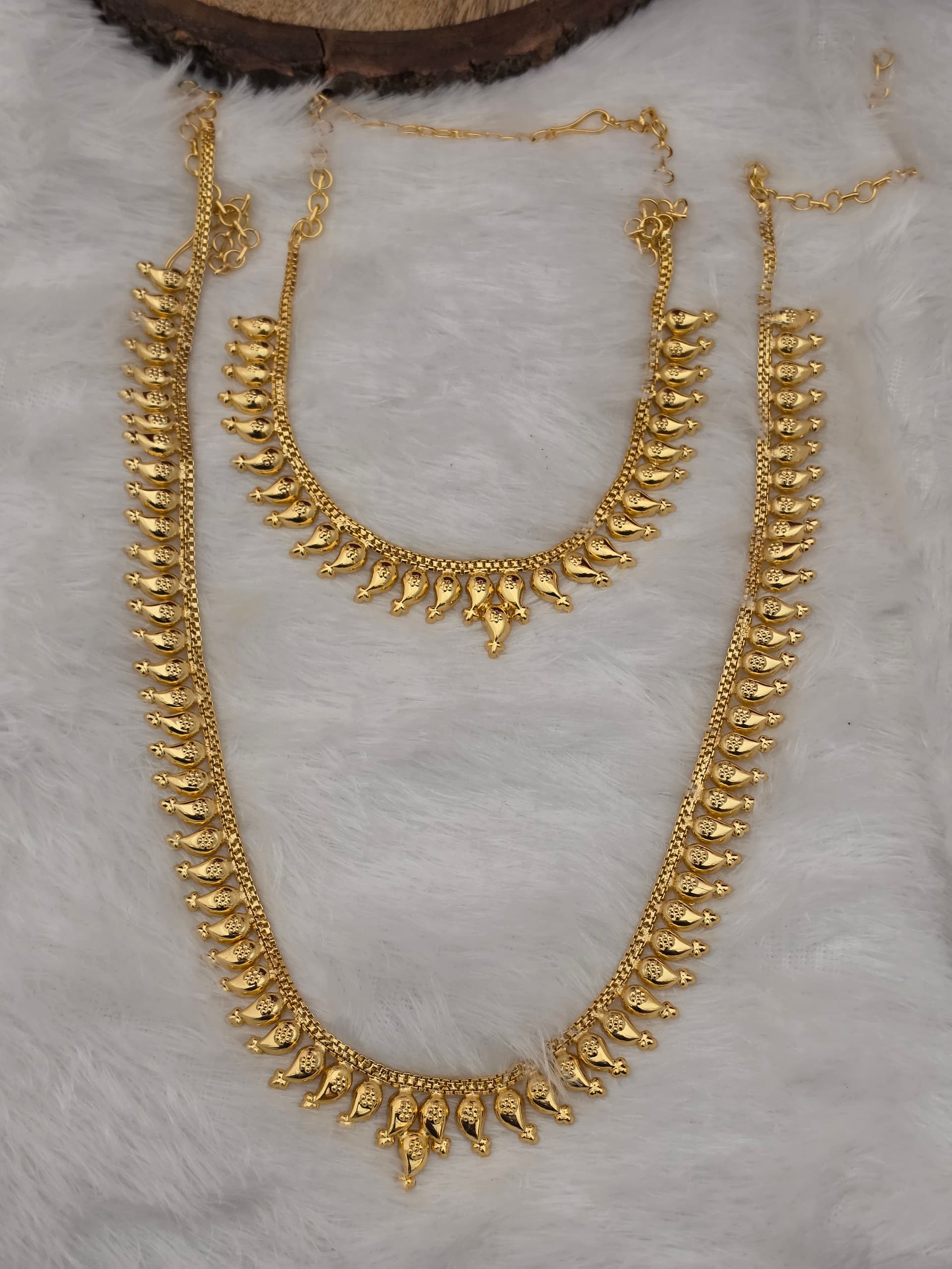 foaming foaming combo of haram with necklace