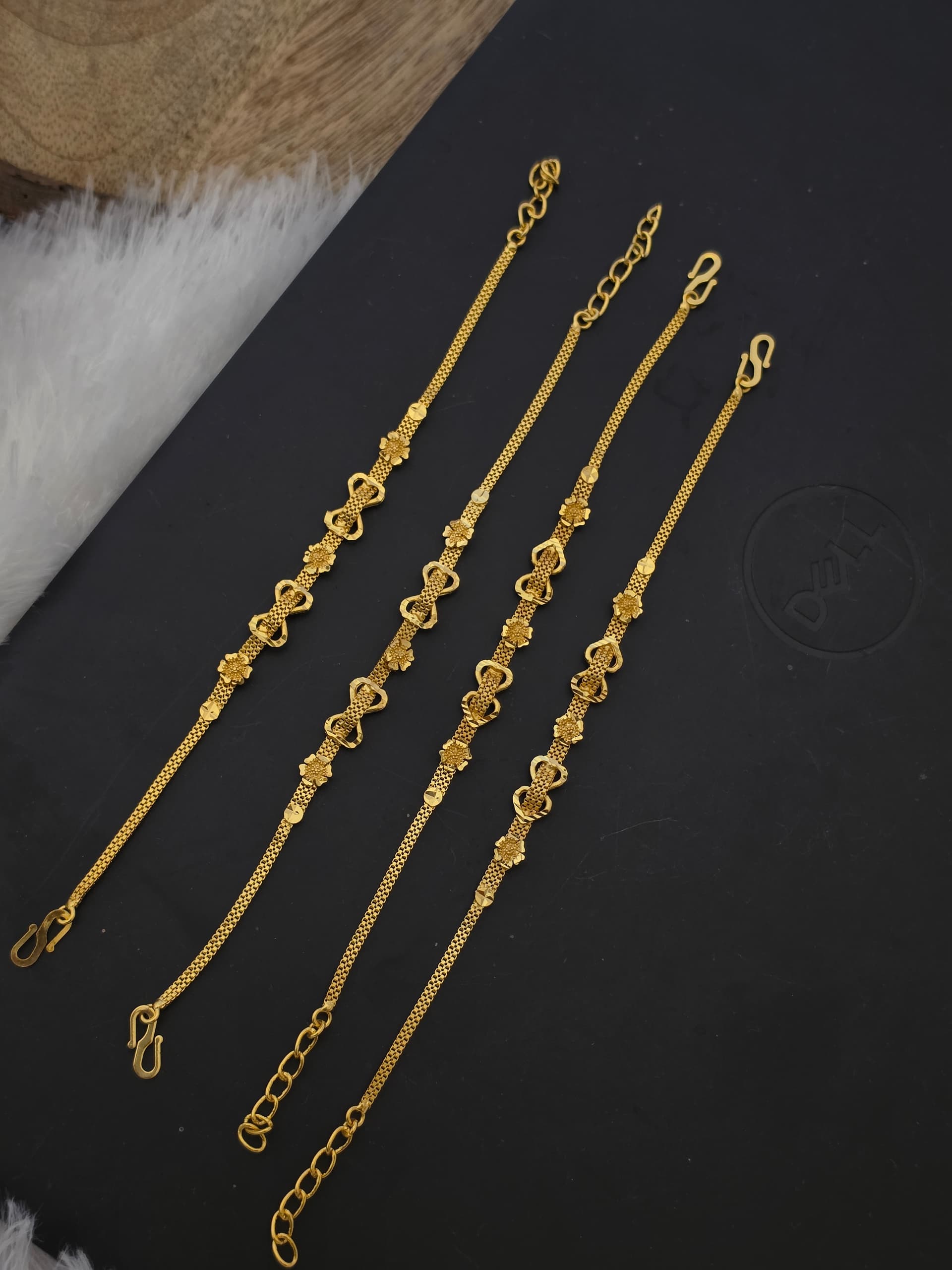 Premium foaming super trending bracelet 