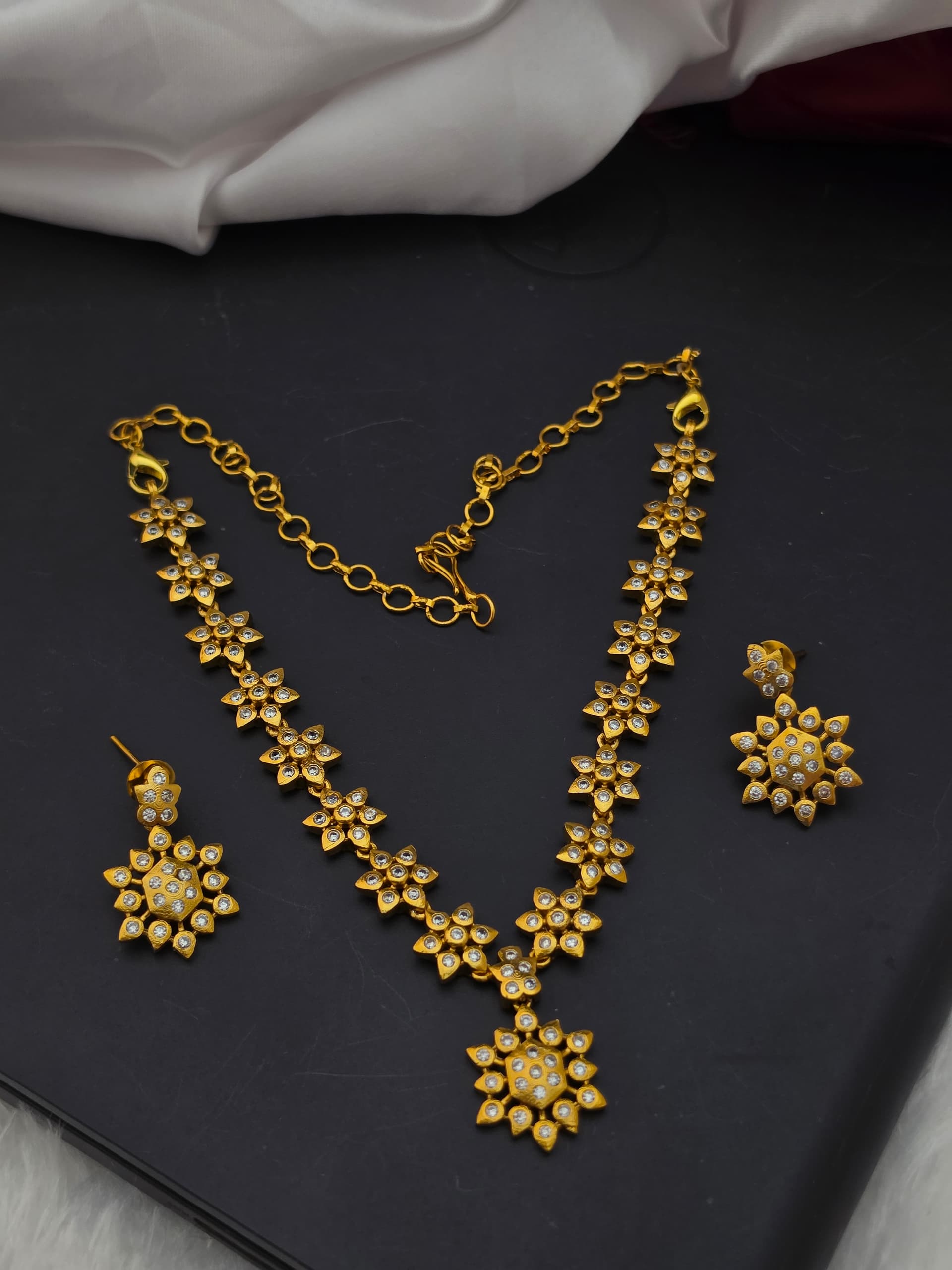 Premium foaming diamond replica necklace with earings