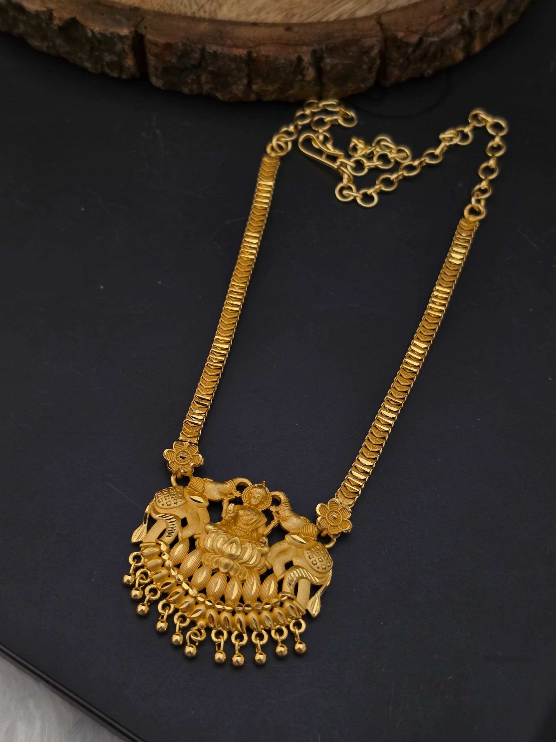 Premium foaming lakshmi necklace 