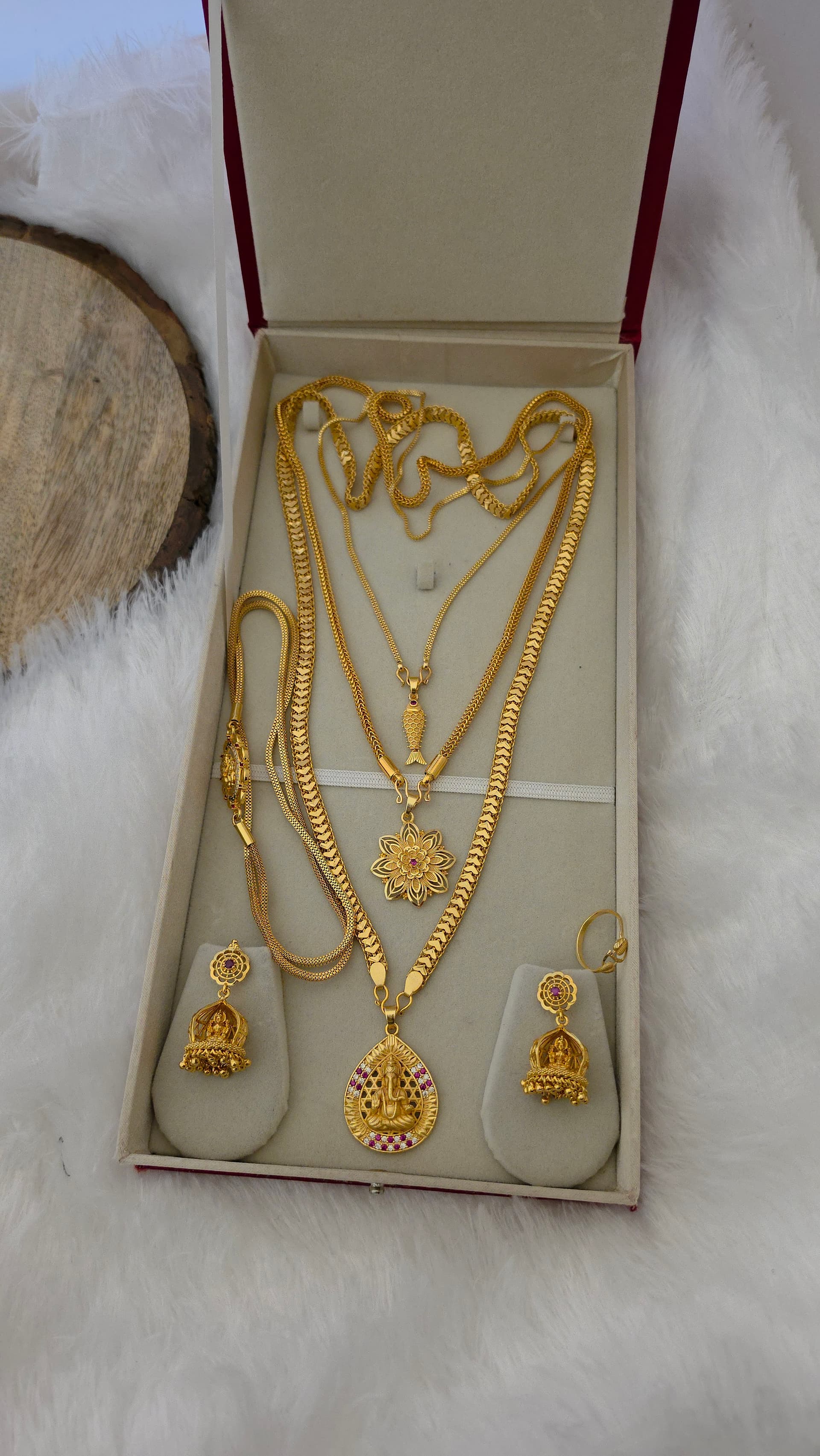 Premium foaming vinayagar combo32 inches dollar chain ,28 inche dollar chain ,18 inches dollar chain,1 jhumka ,1 ring ,1 bracelet