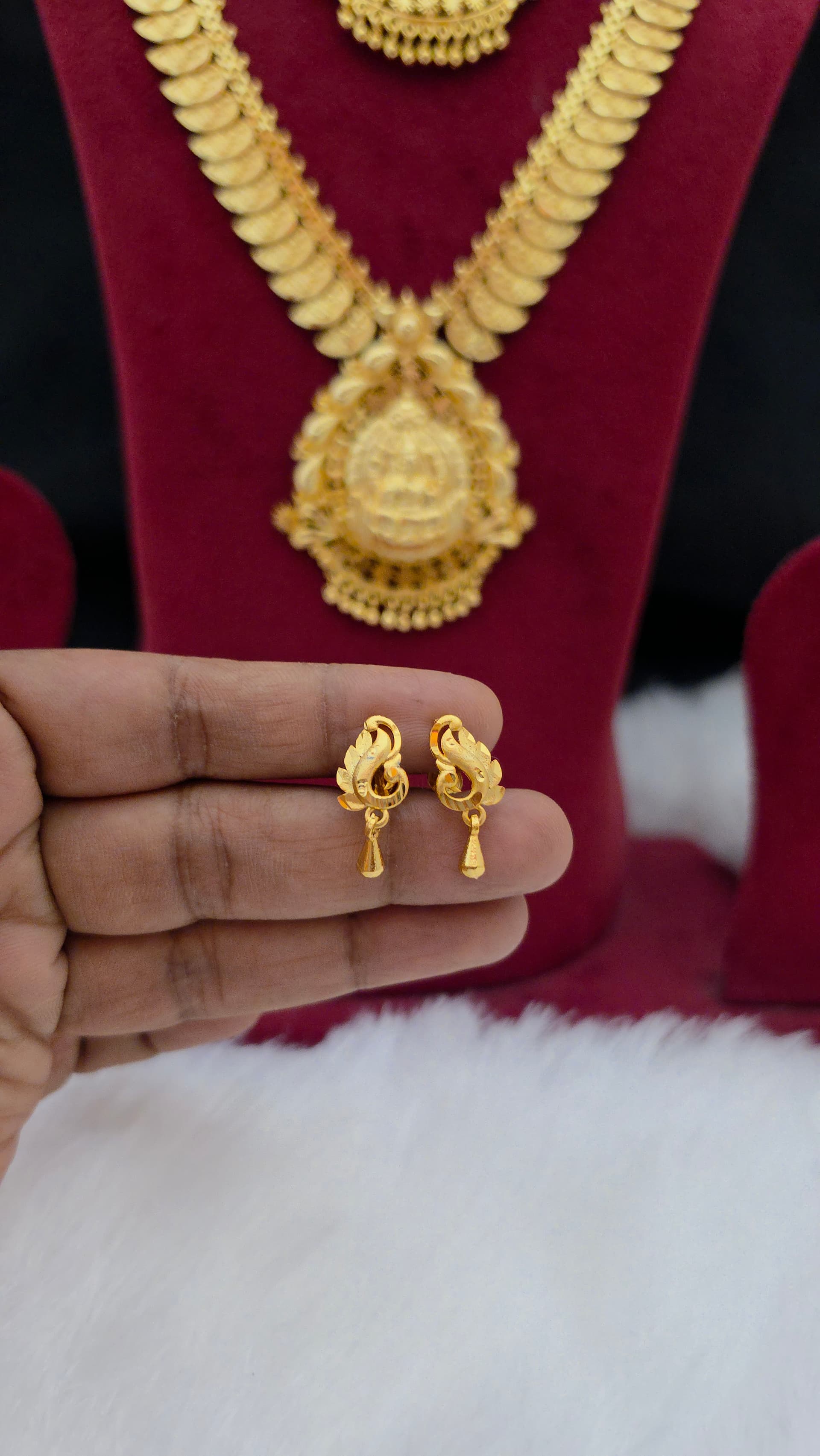 Premium foaming peacock drops earing