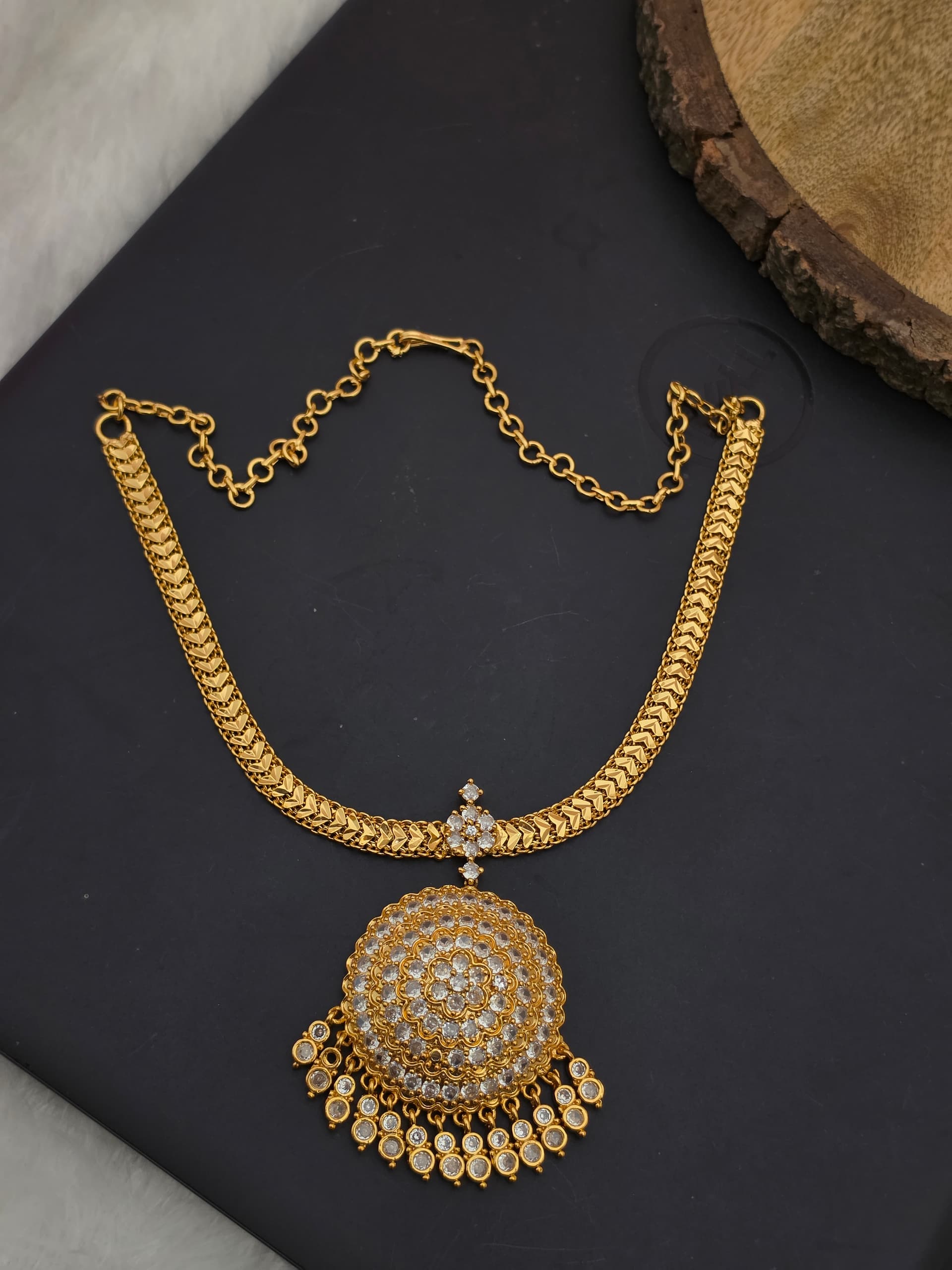 Premium foaming ad stone necklace