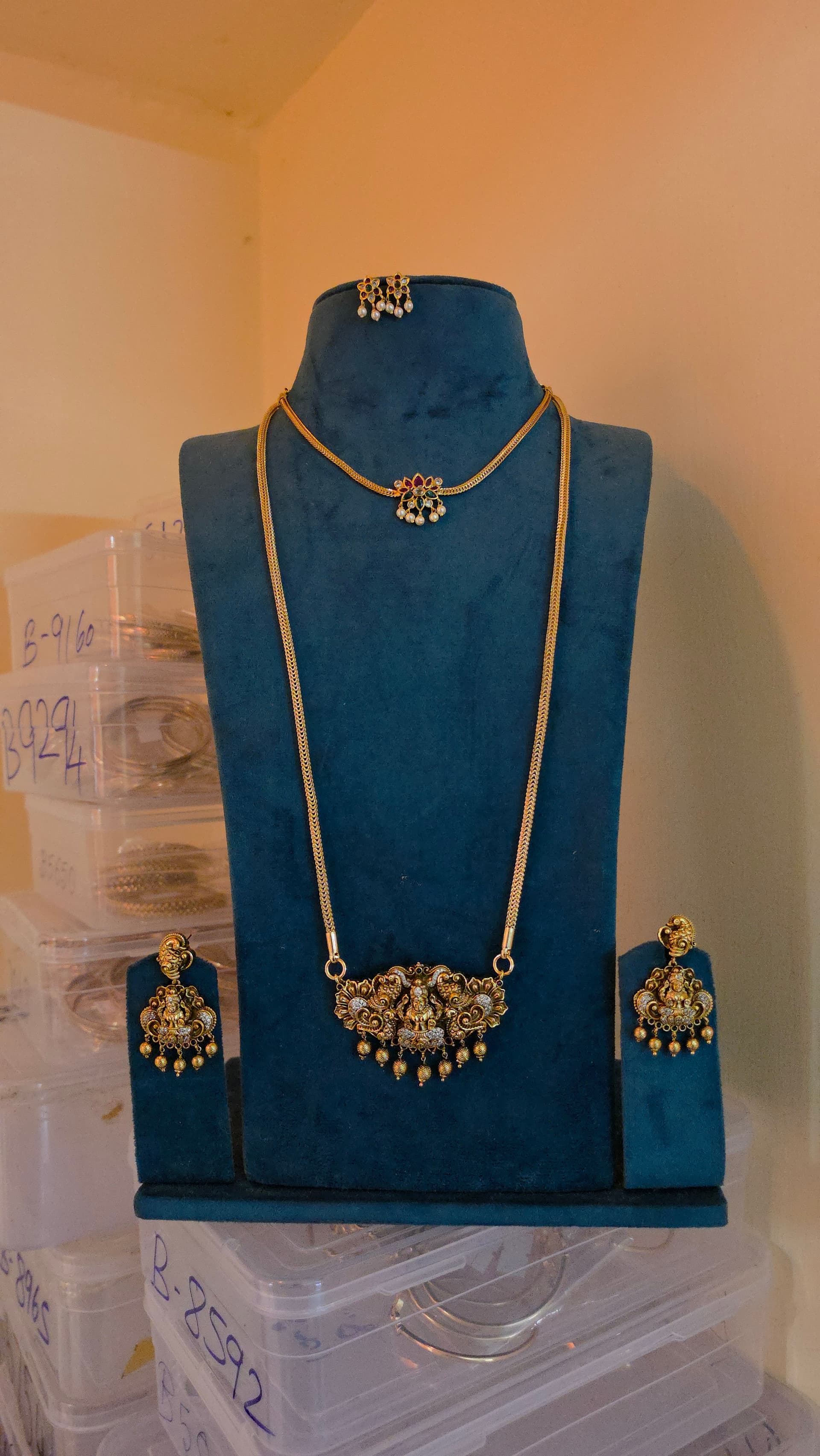 Premium foaming customized choker meenakshi thali
