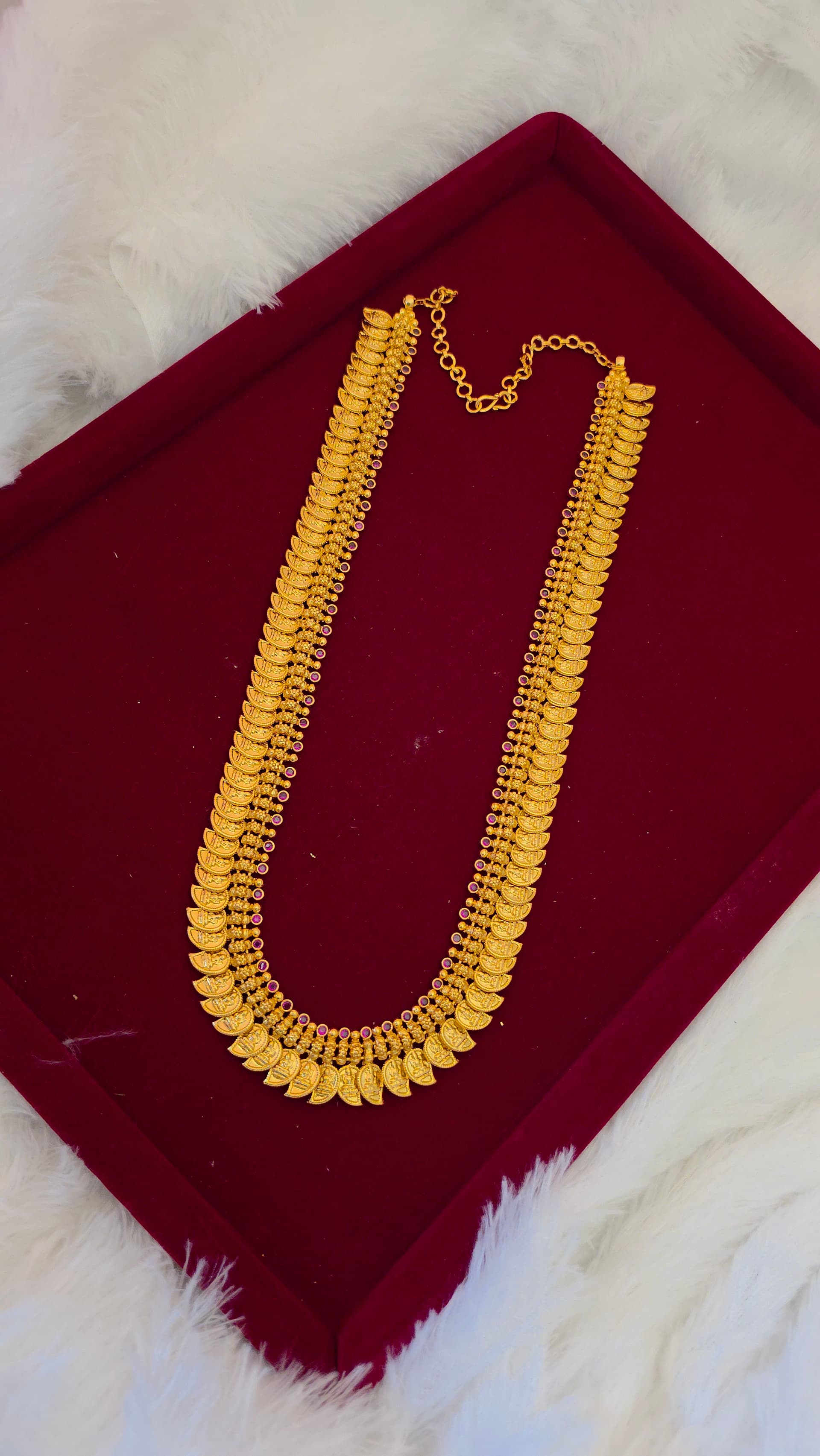 Premium foaming mango ruby stone haram with hand crafted