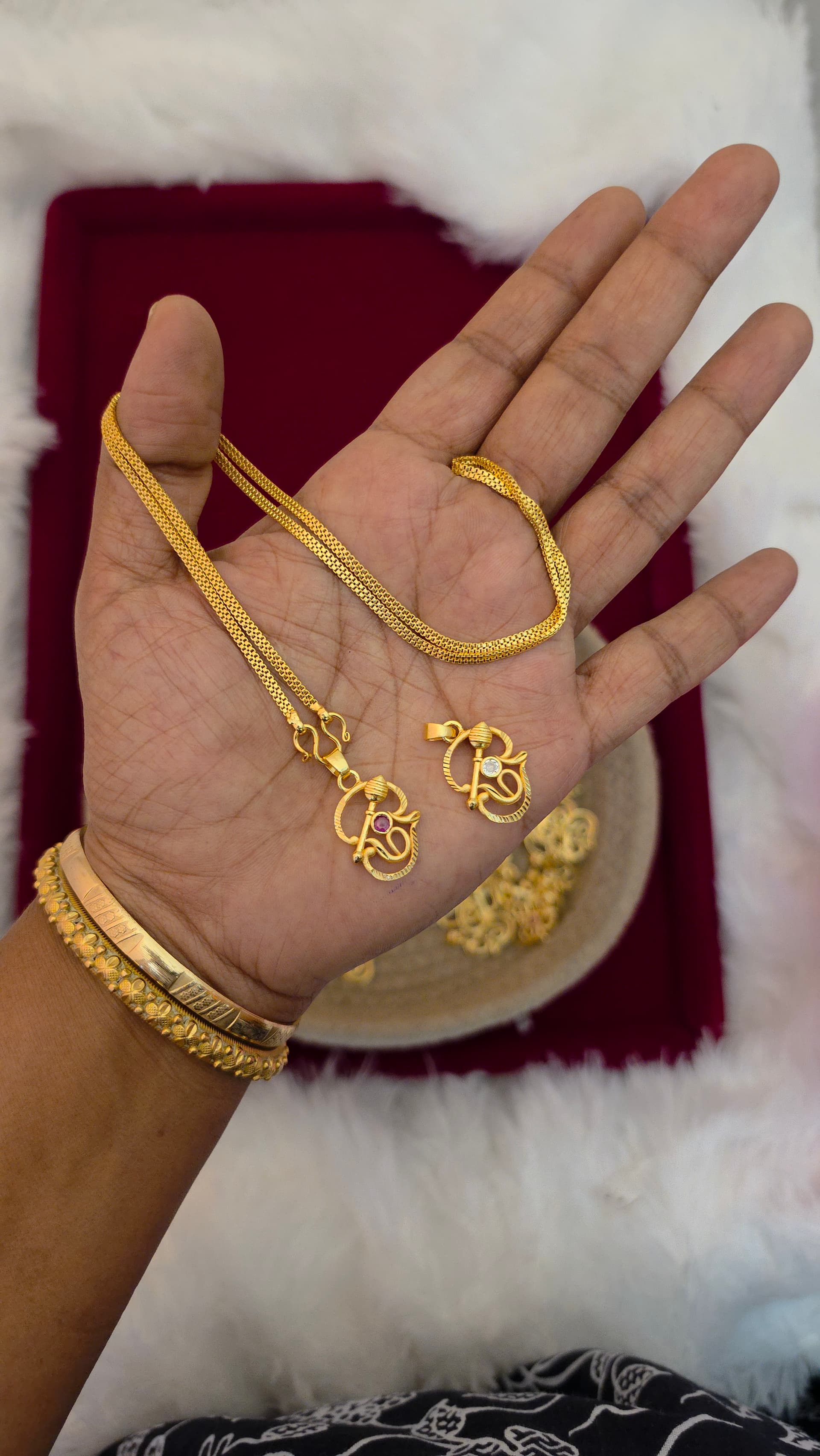 Premium 18 inches om dollar chain one day offer