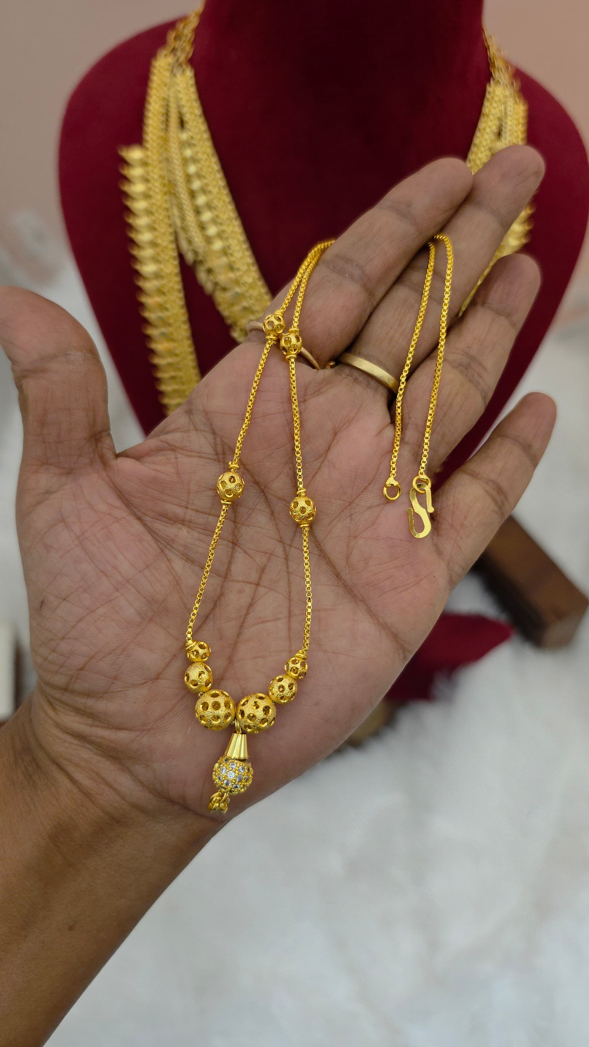 Premium  foaming ad stone ball necklace