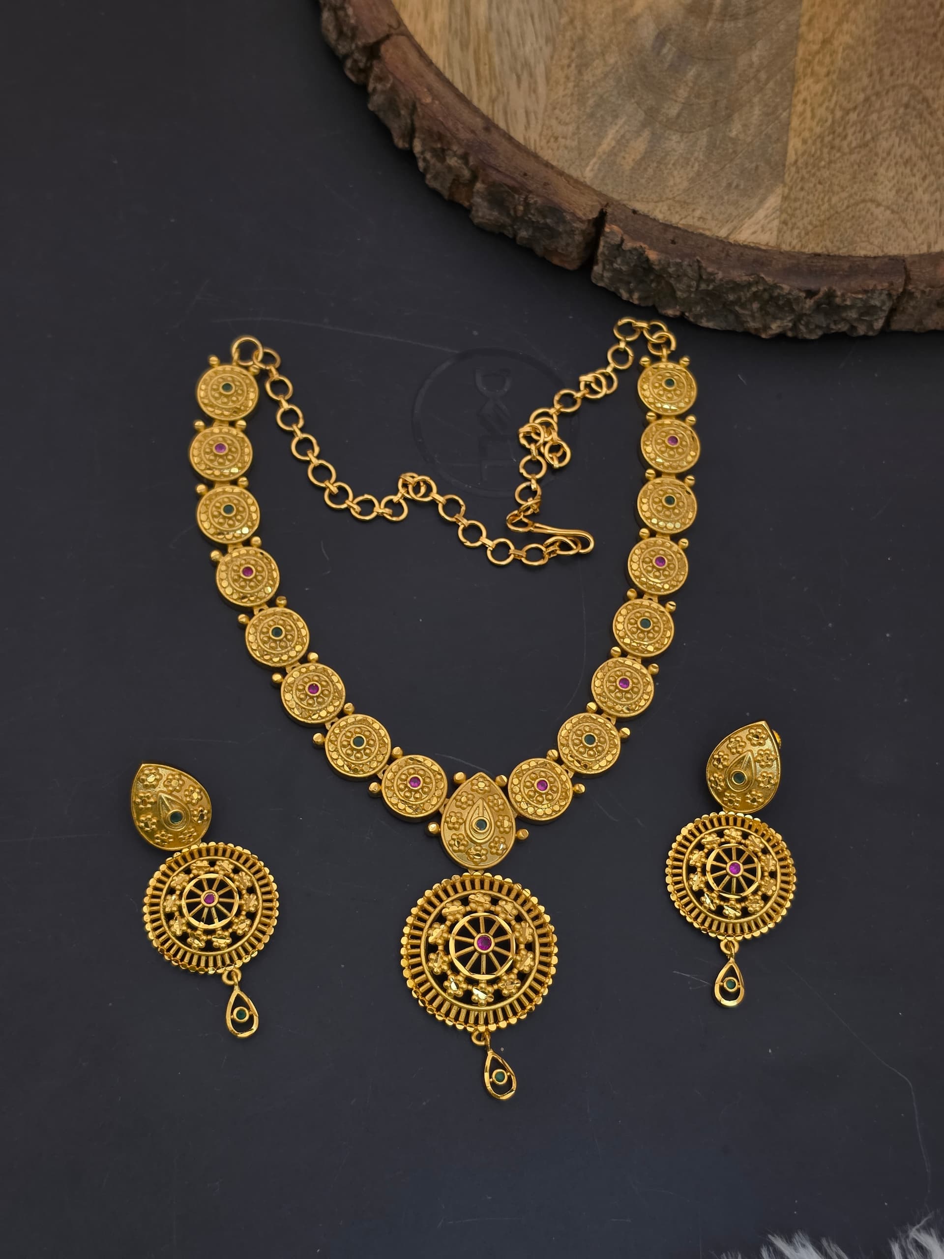 Premium foaming lakshmi necklace