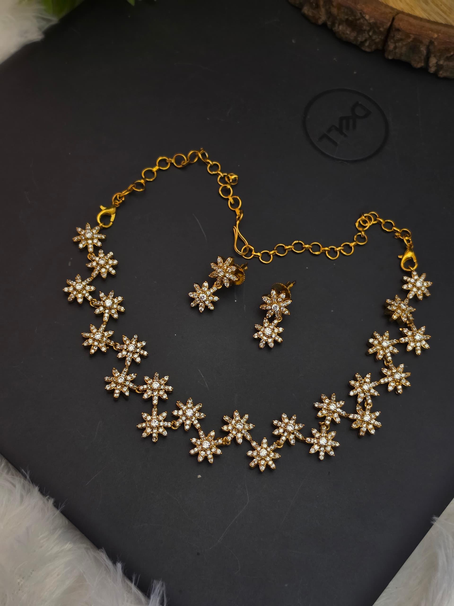 Premium matt ad stone star type necklace