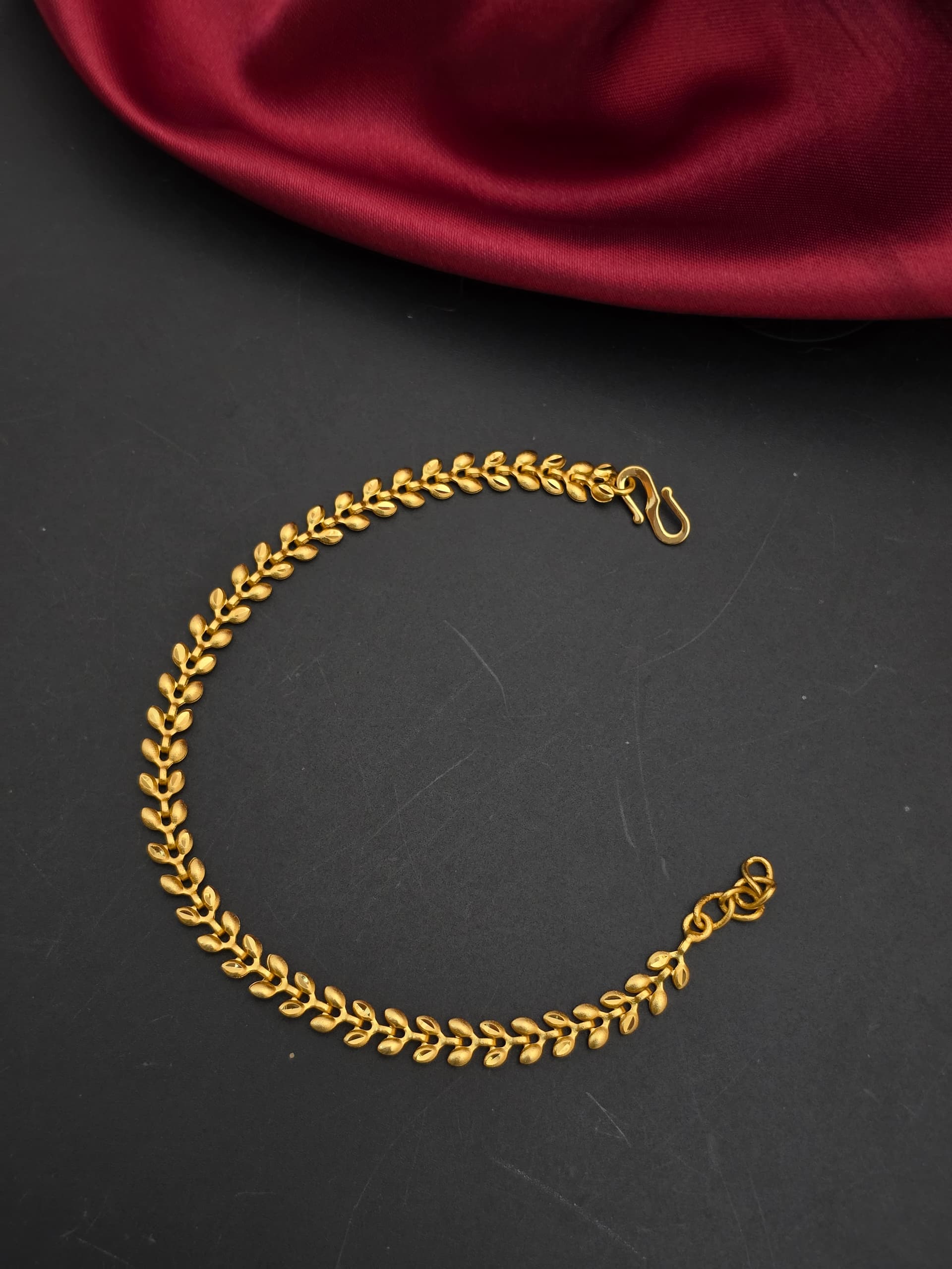 Premium  foaming  bracelet