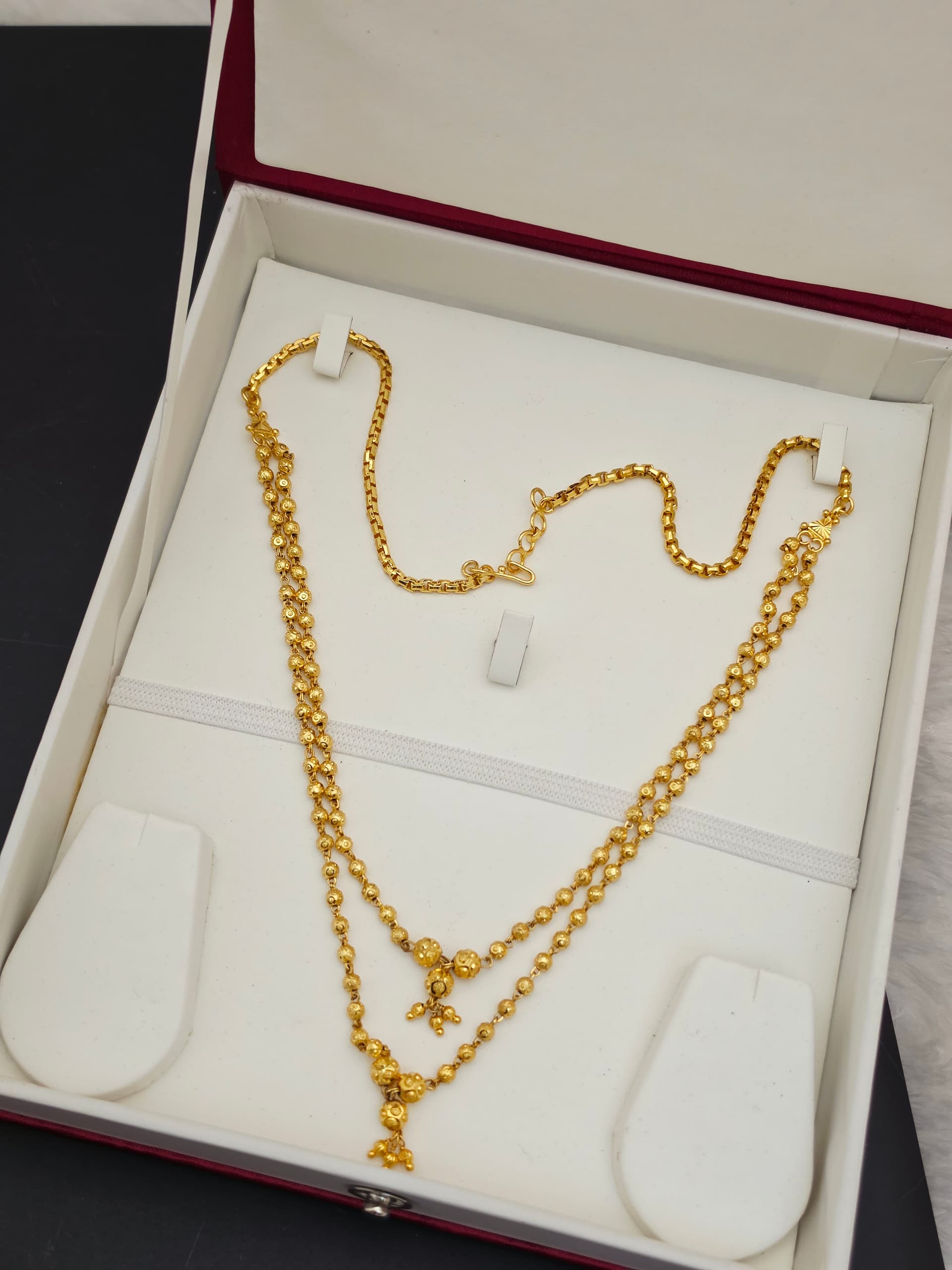 Premium foaming layer necklace