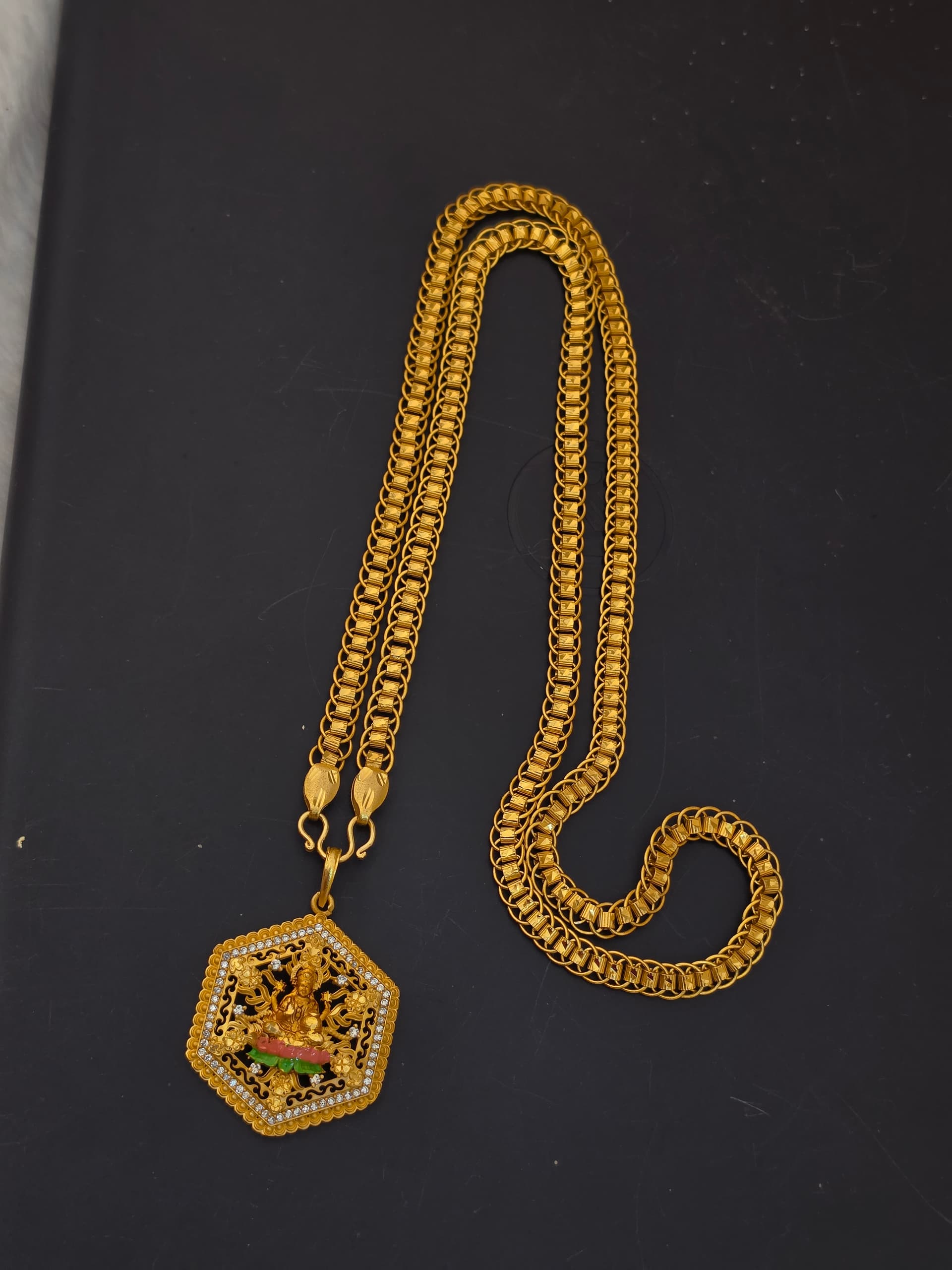 Premium foaming 28  inch ad stone lakshmi dollar chain