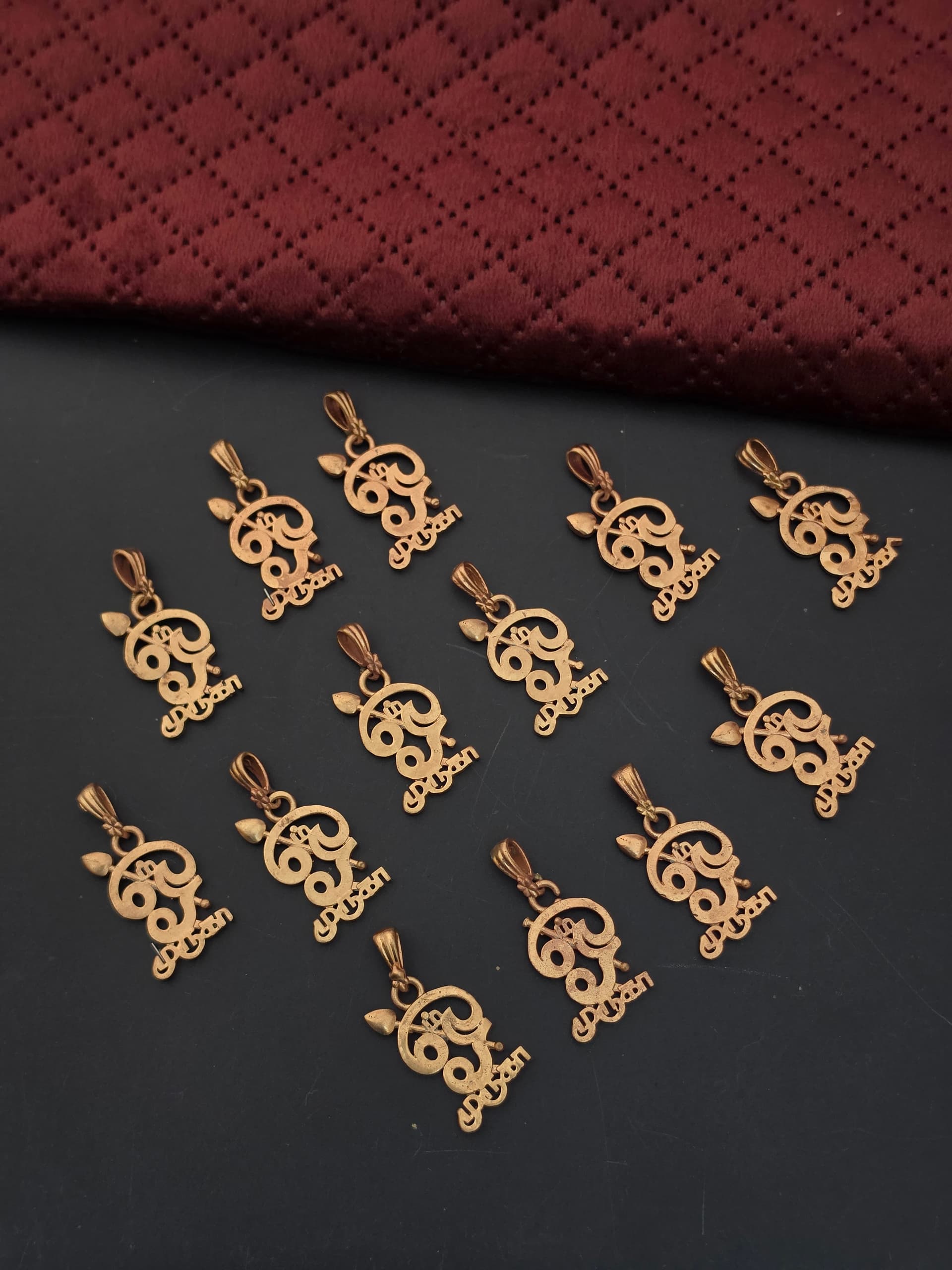 Premium Impon Om locket