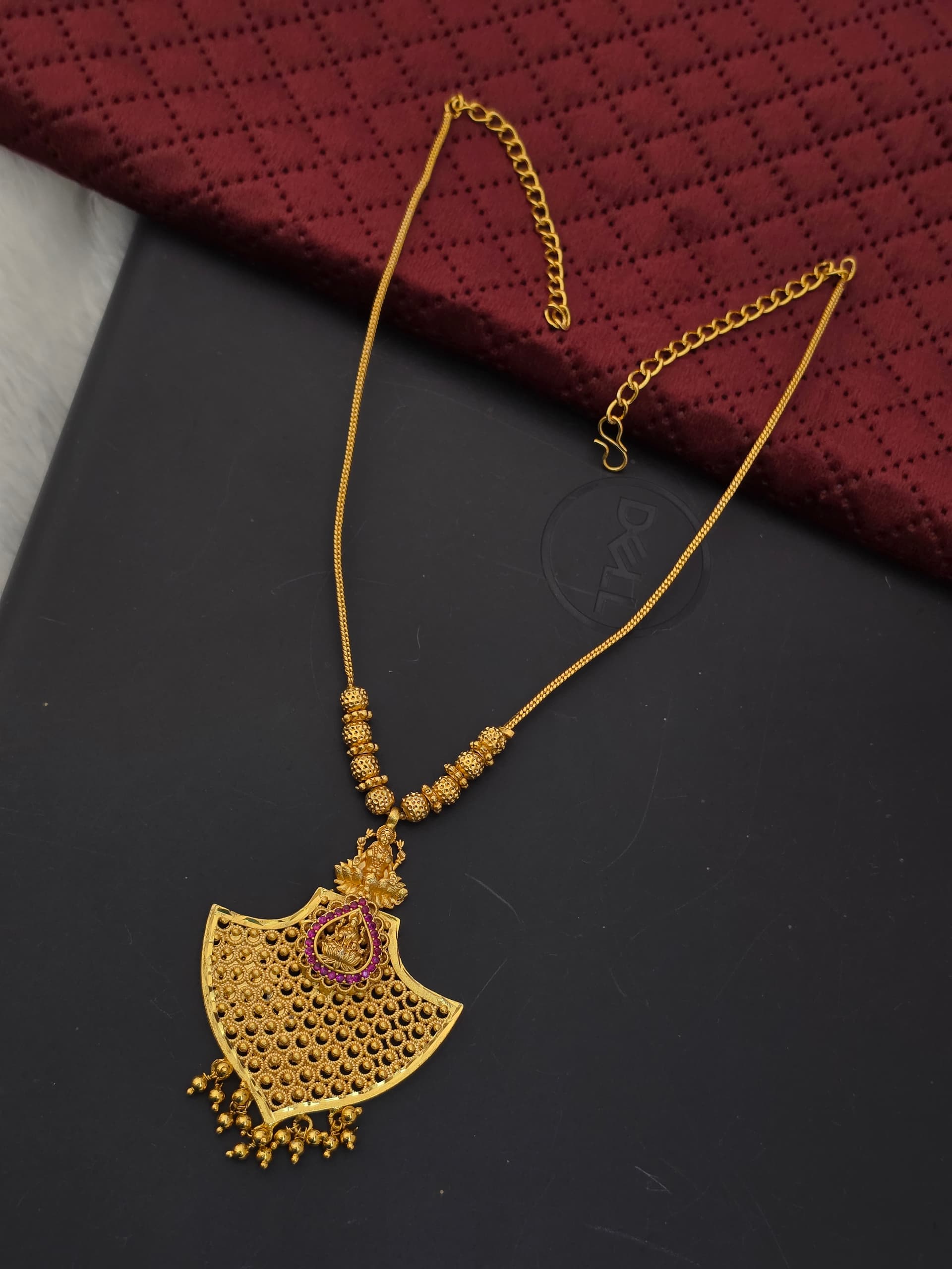  Foaming Ad Stone Lakshmi Necklace