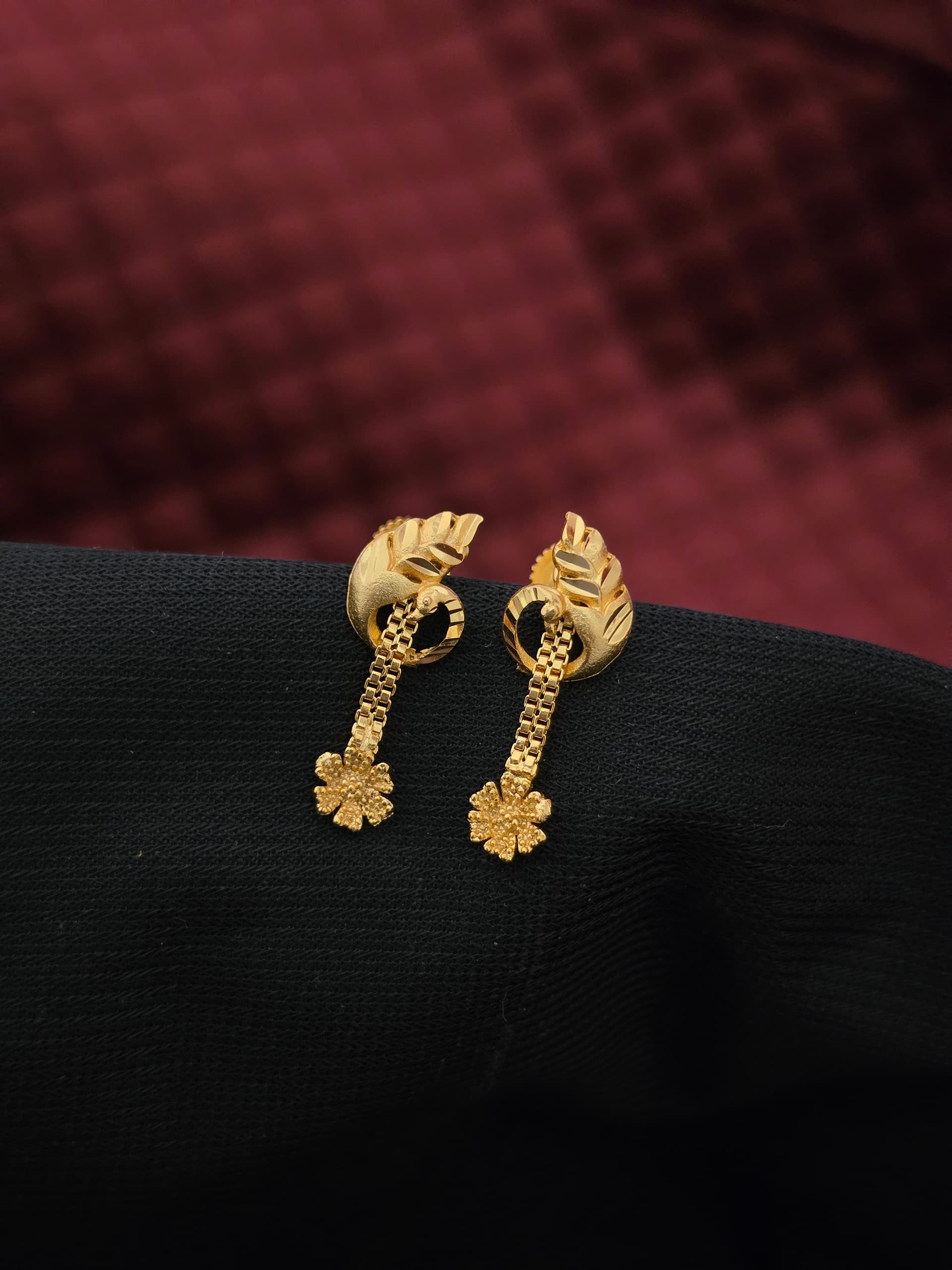 Premium foaming peacock chain drops stud