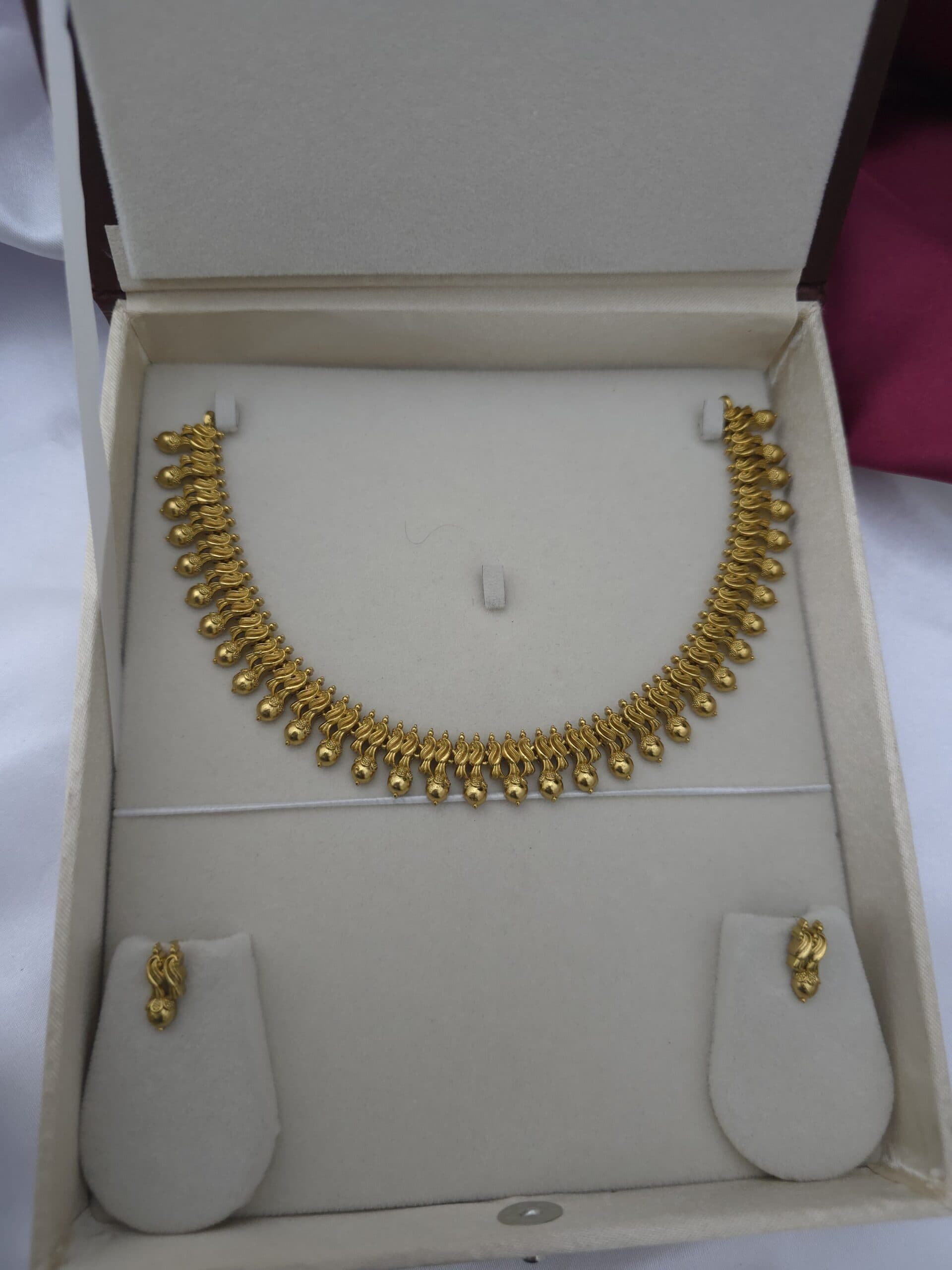 Premium matt necklace