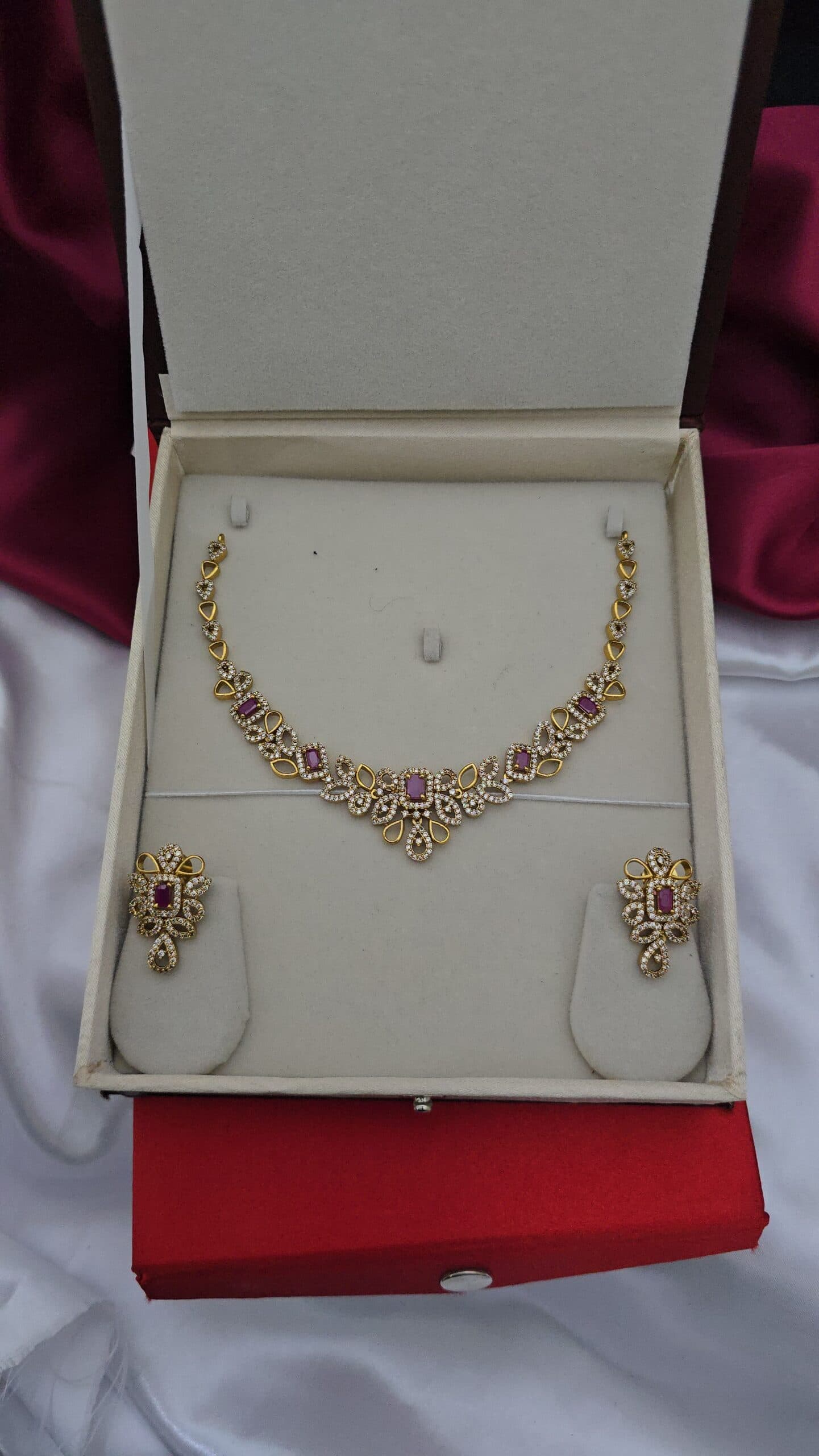 Premium matt ad ruby white necklace