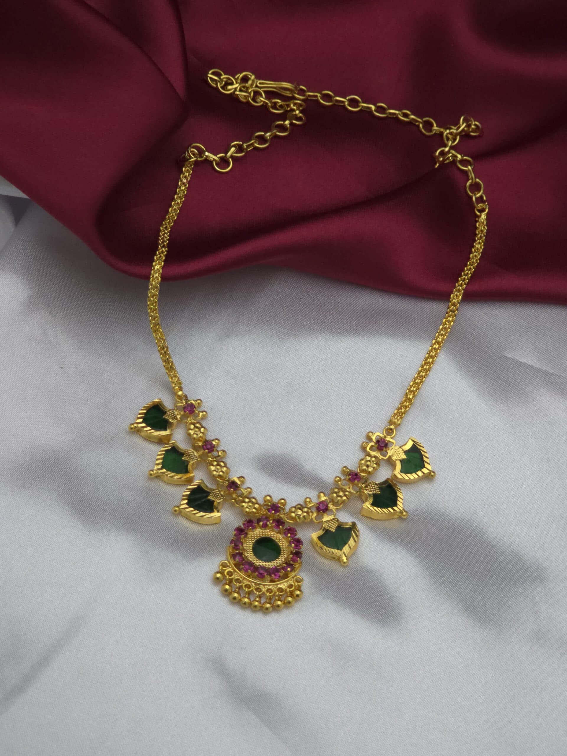 Palak 3 leaf necklace