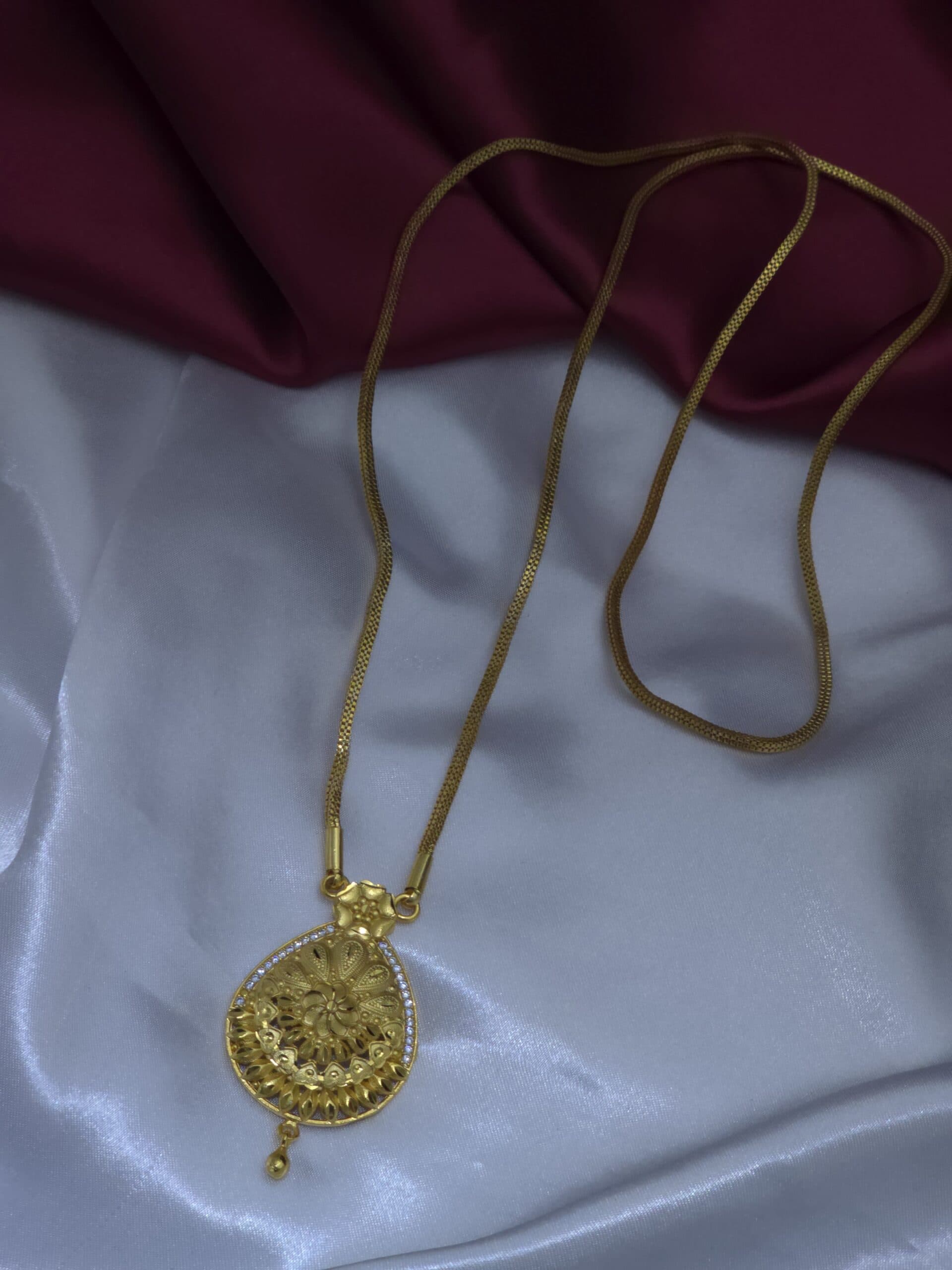 32 inches foaming dollar chain